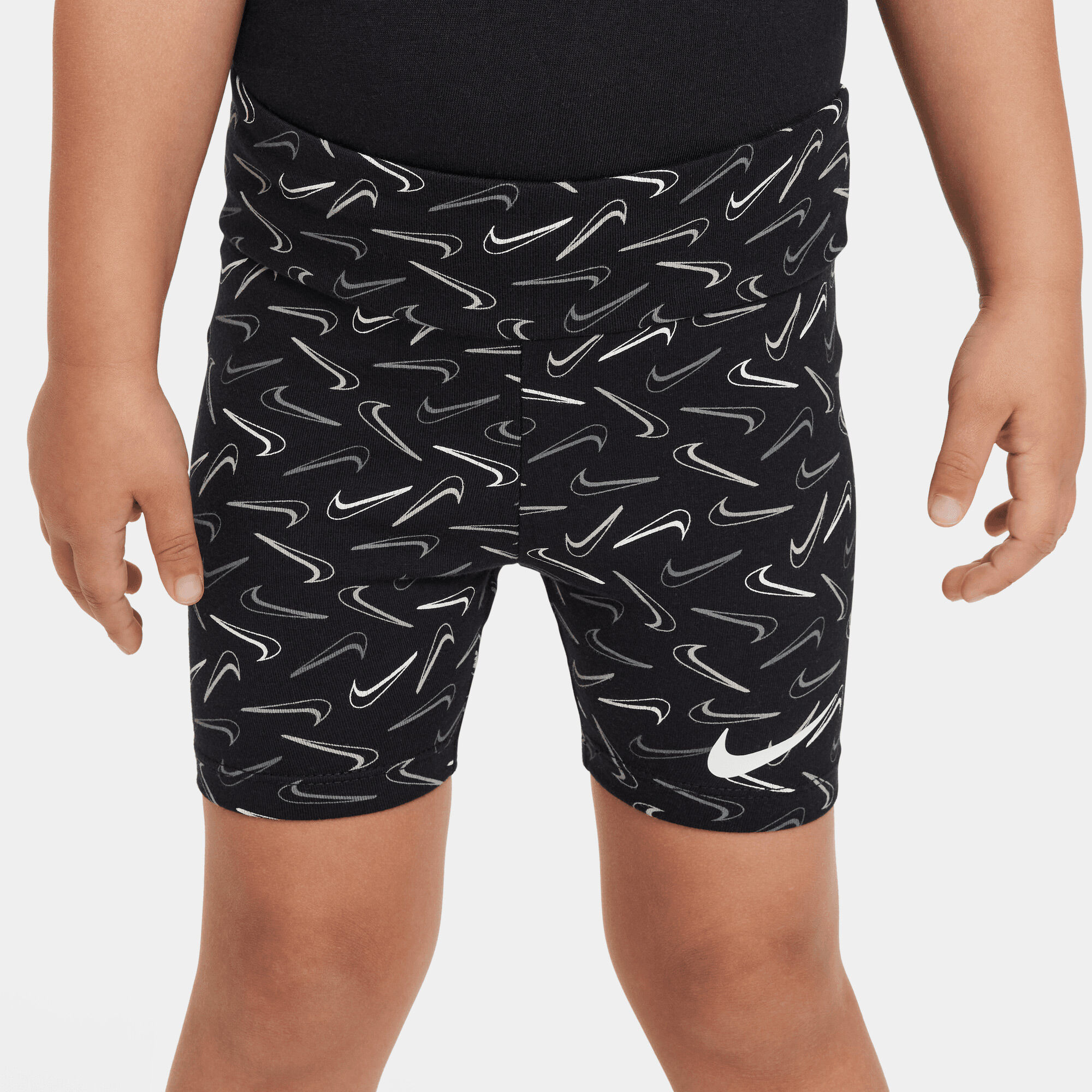 نايكي سووش image number 2