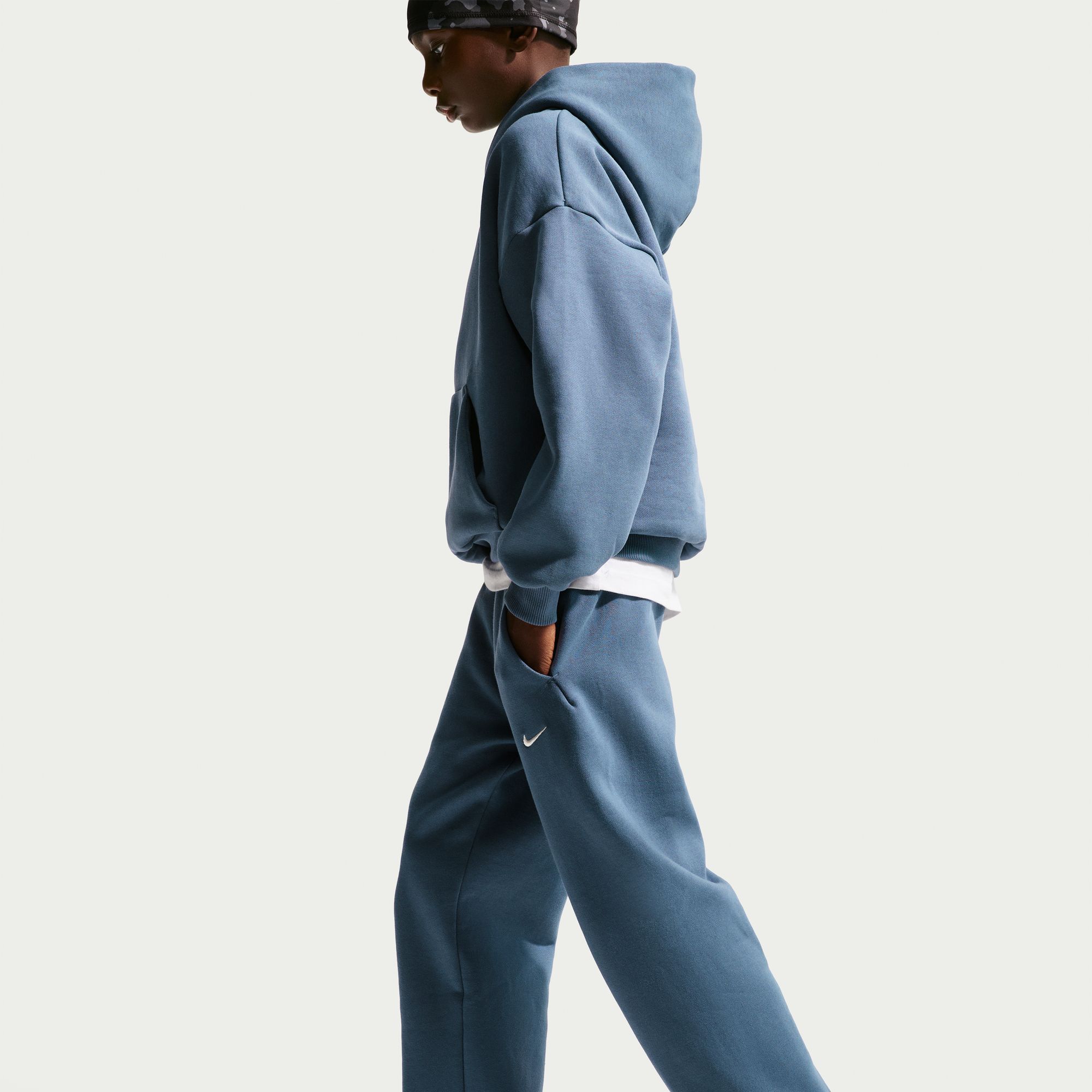Nike Solo Swoosh image number 4