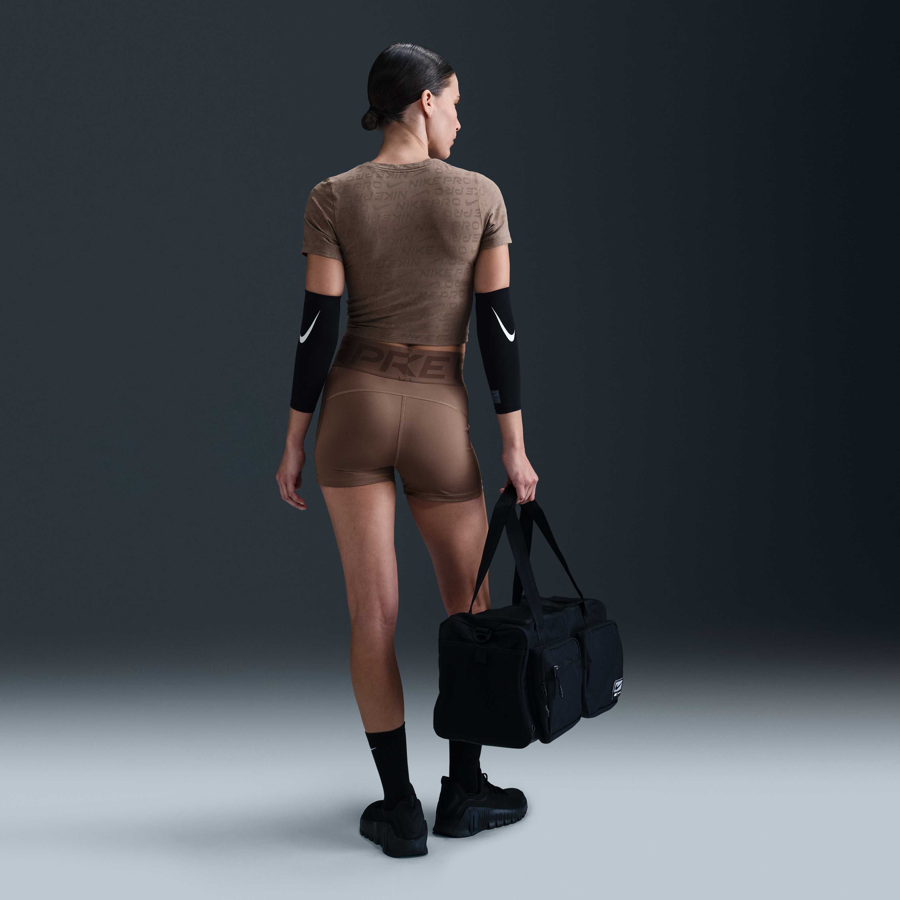 نايكي برو image number 4