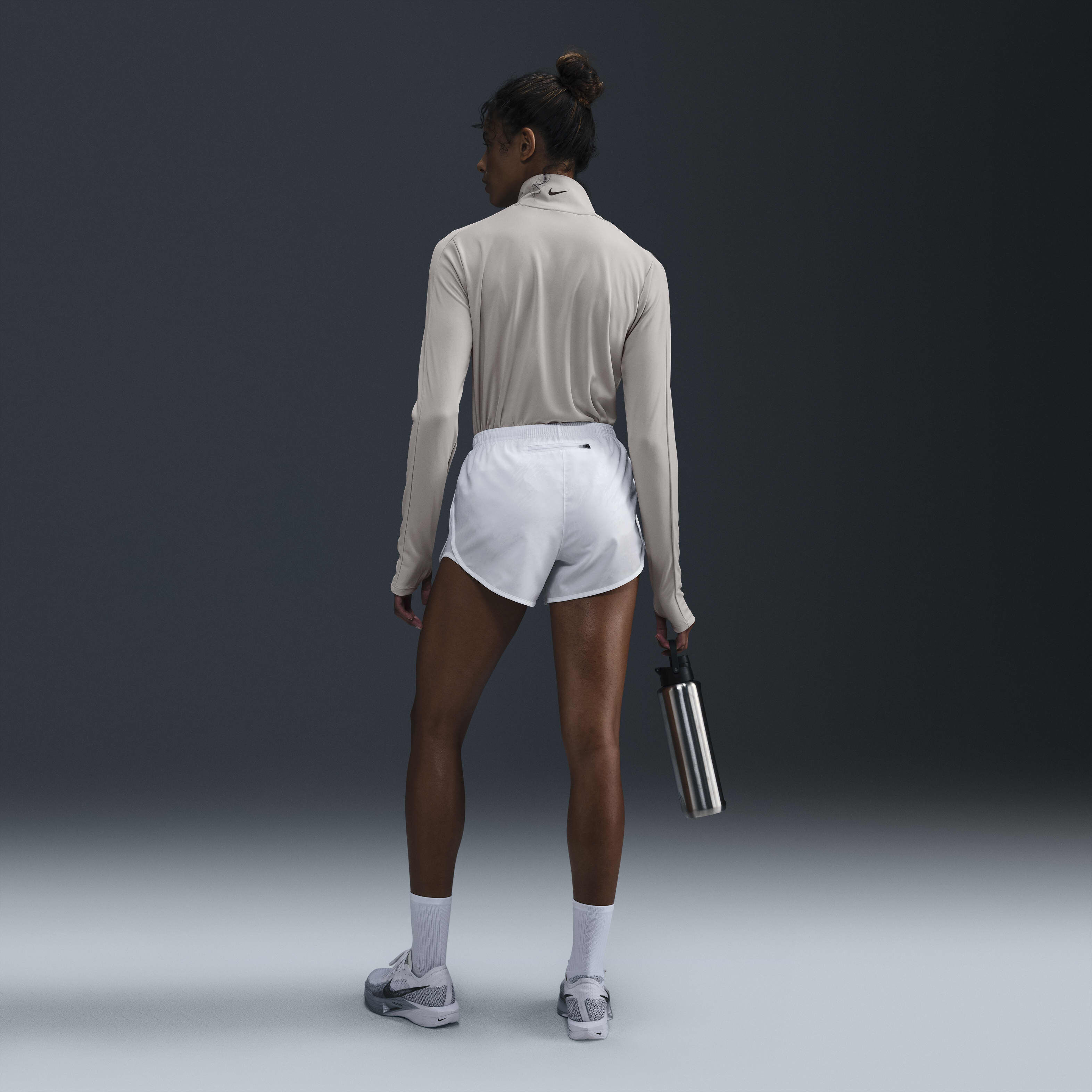 نايكي بيسر image number 4