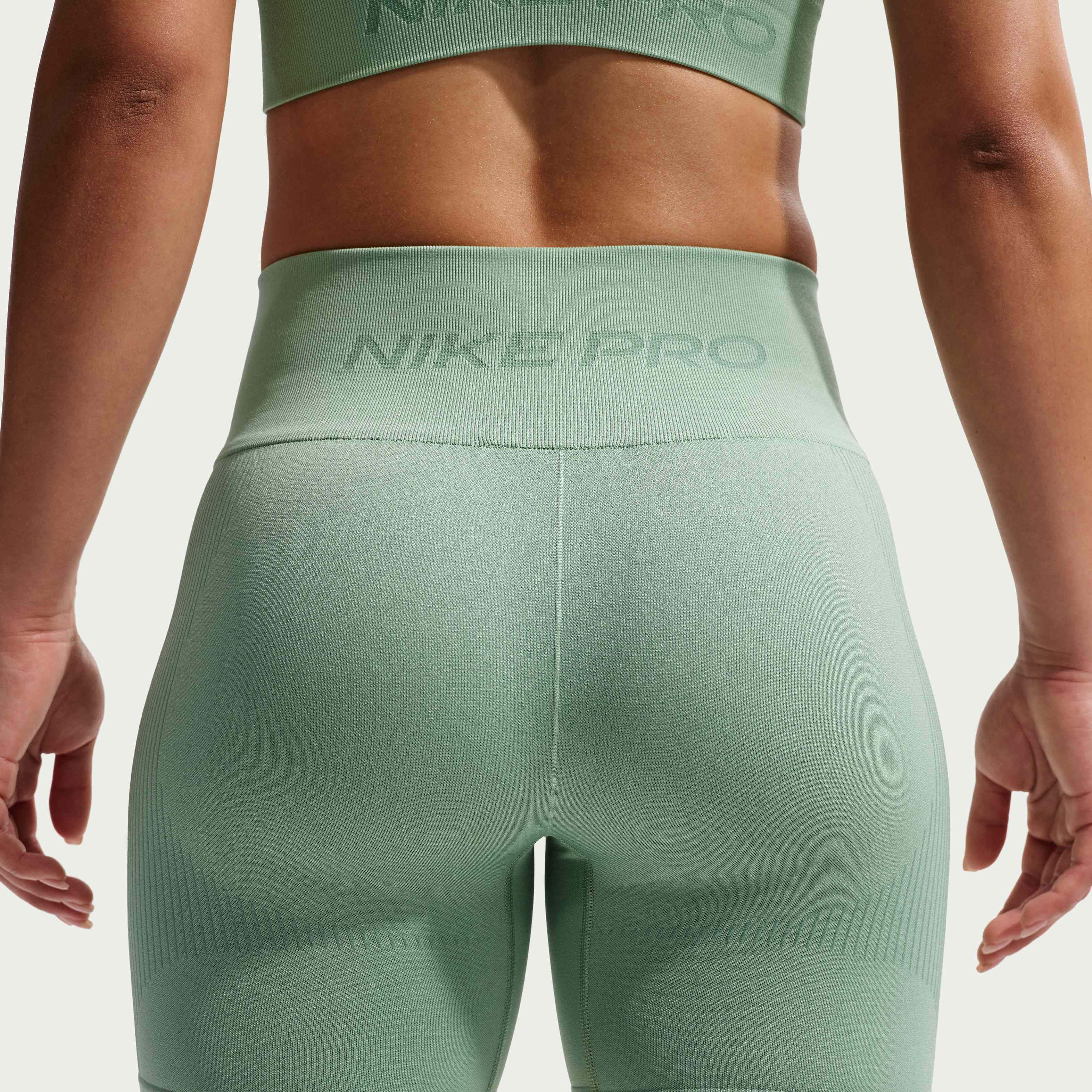 Nike Pro Seamless image number 2