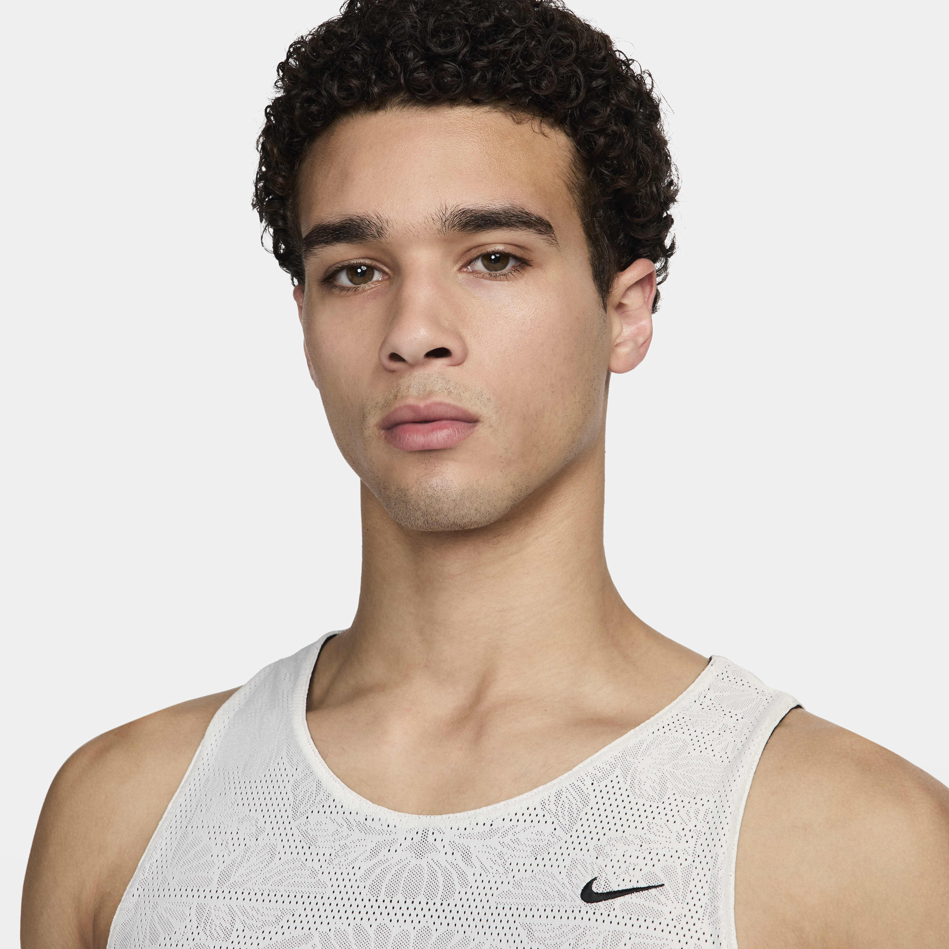 Nike Standard Issue image number 2