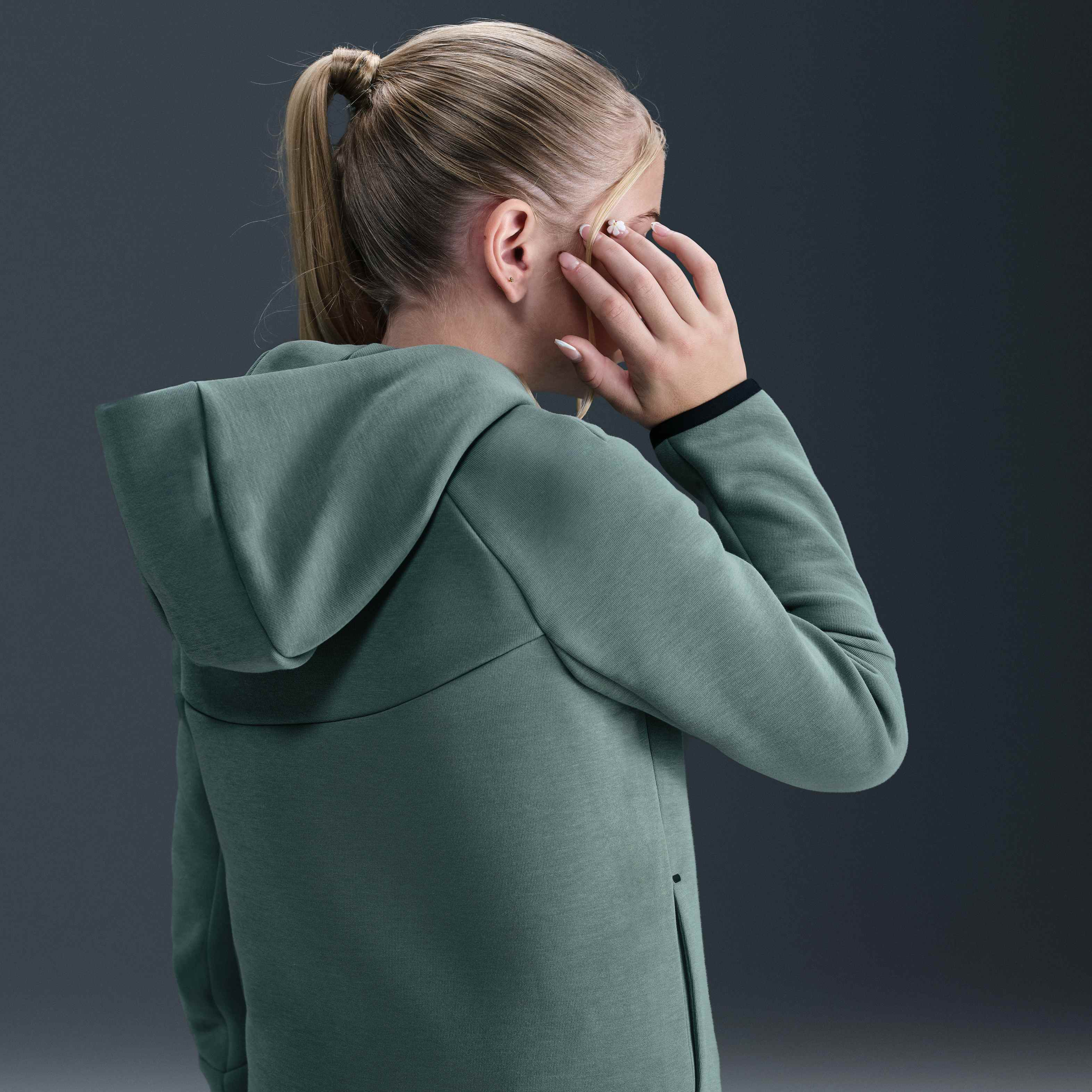 نايكي سبورتسوير تك فليس image number 3