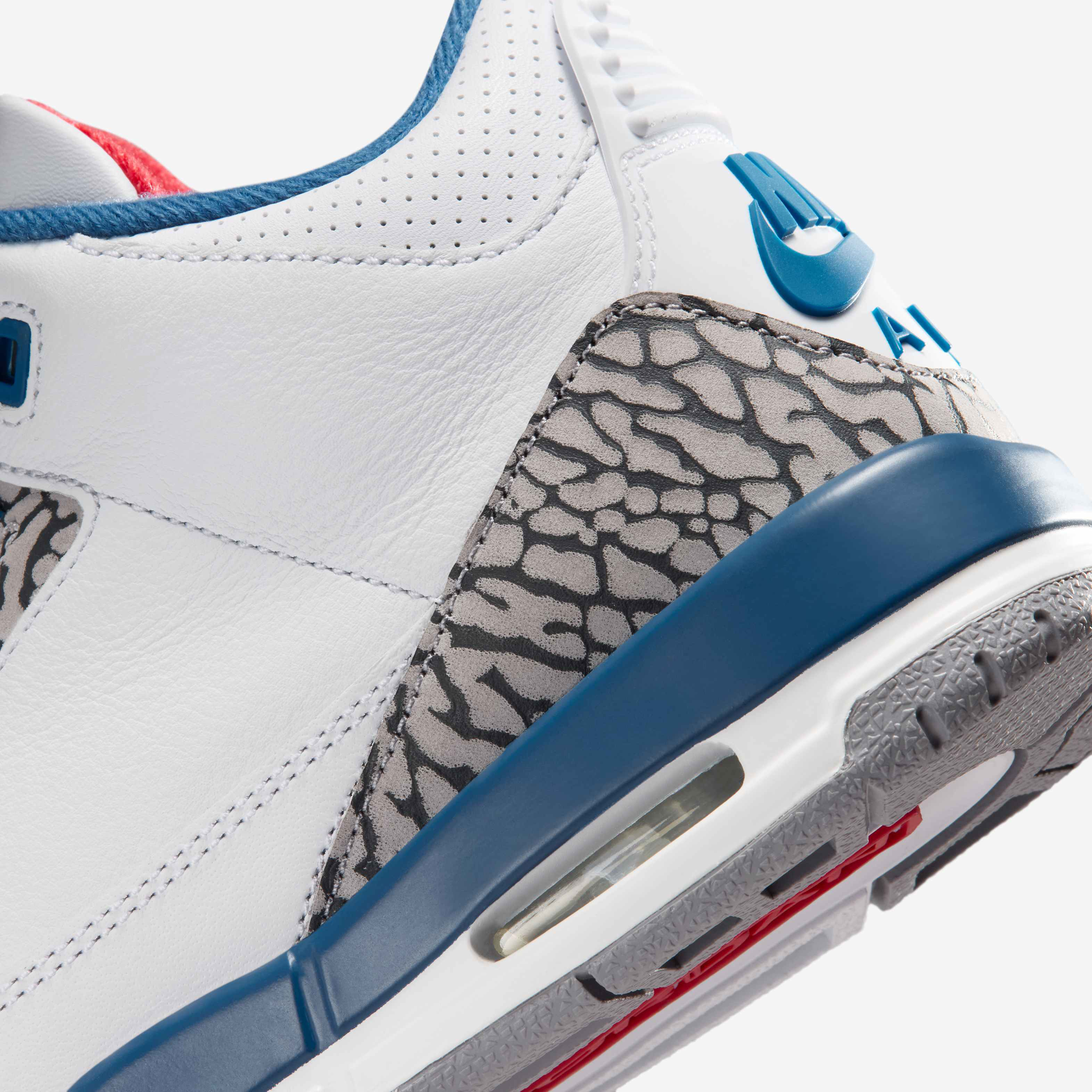 Air Jordan 3 Retro 'True Blue' image number 7