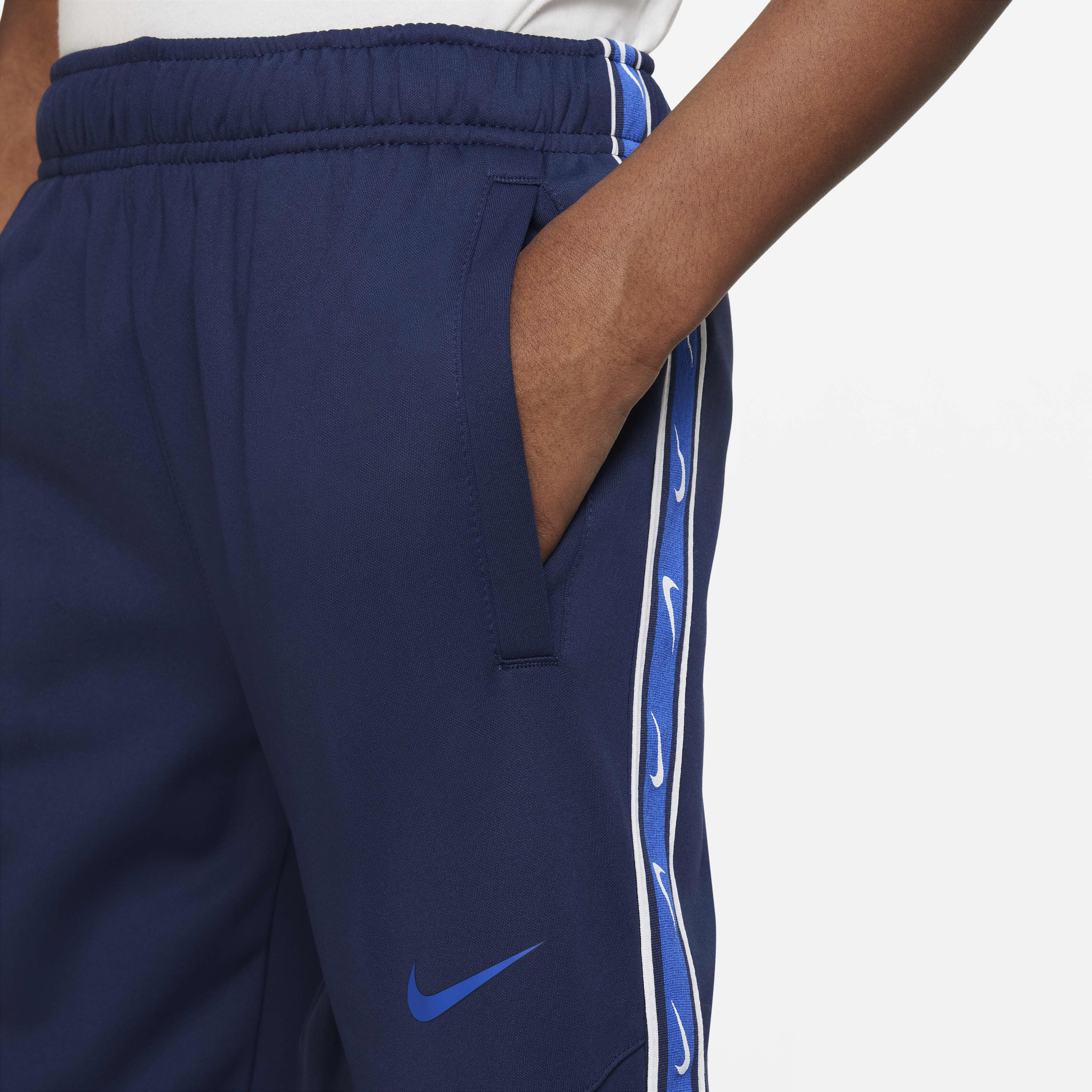 Nike Sportswear Repeat image number 2