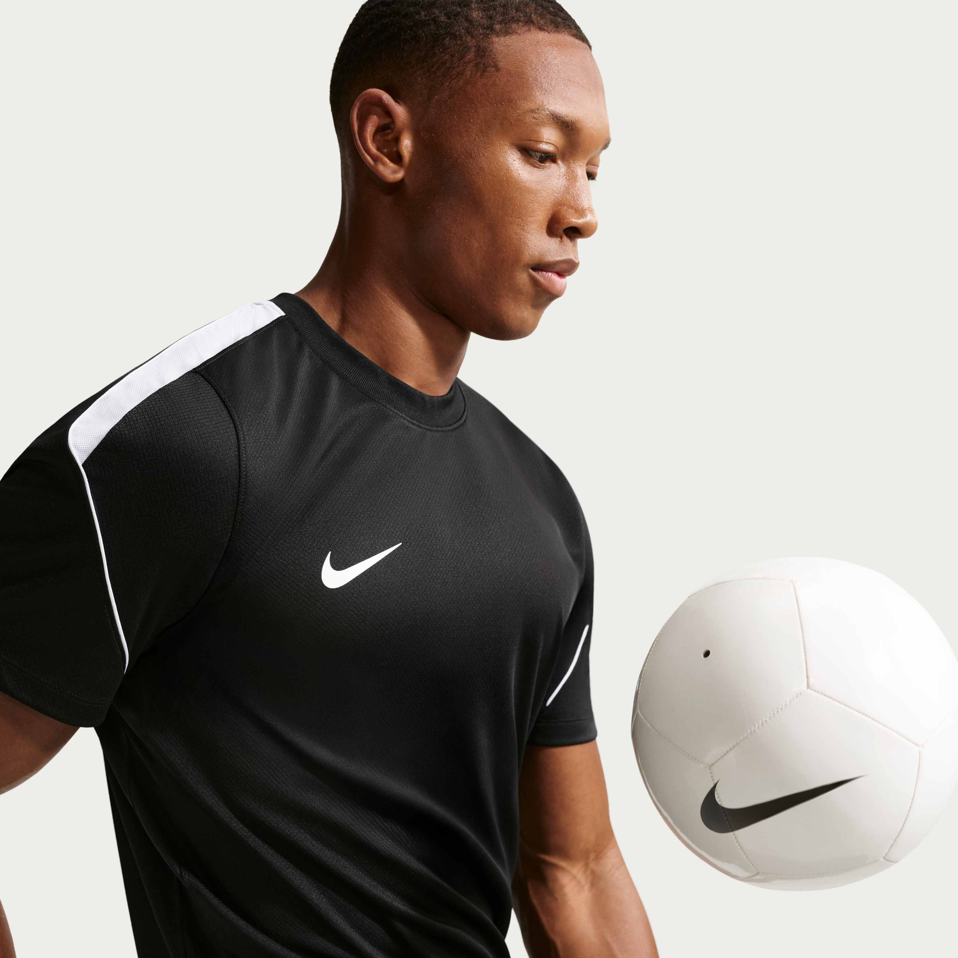 Nike Strike image number 2