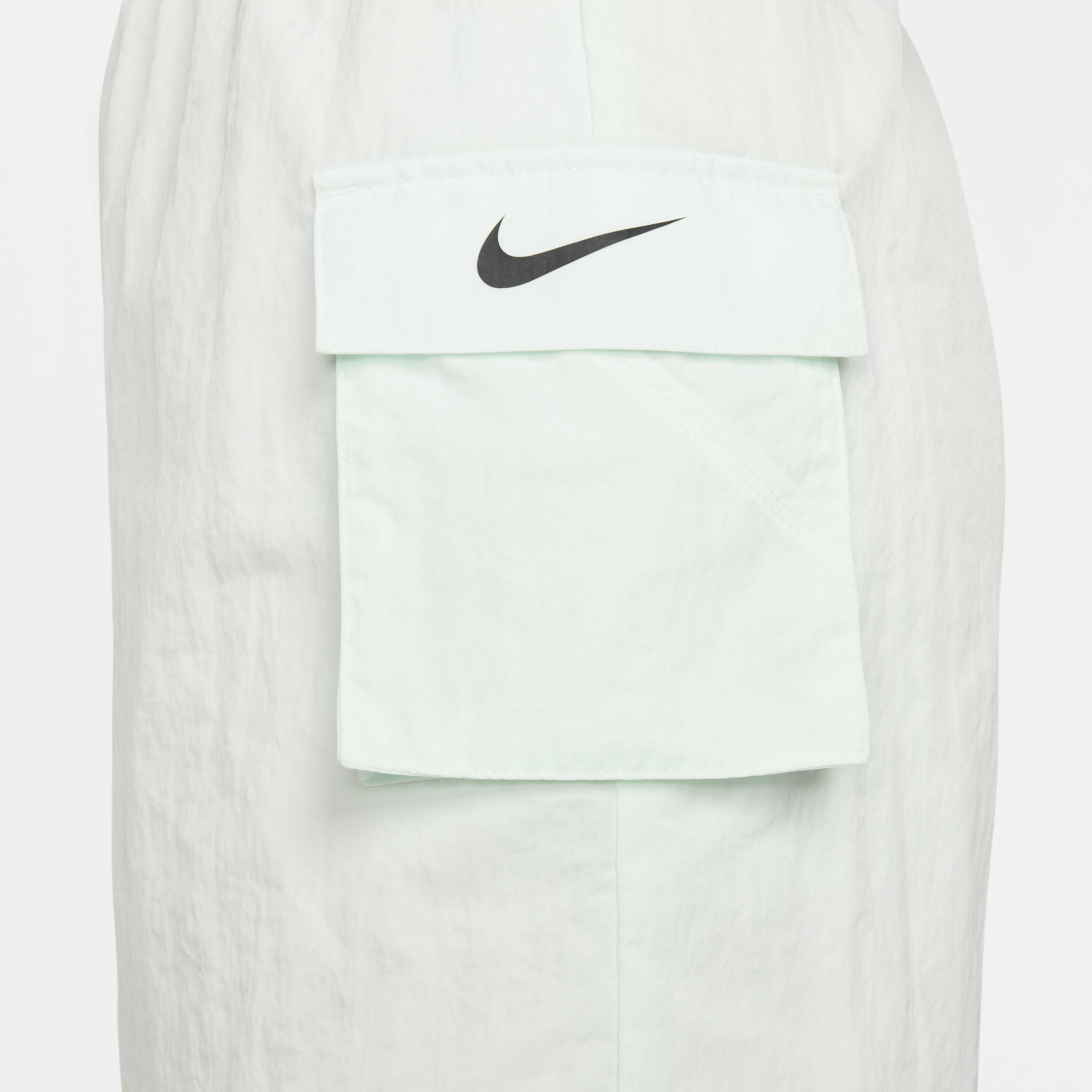 Nike Sportswear Essential image number 4