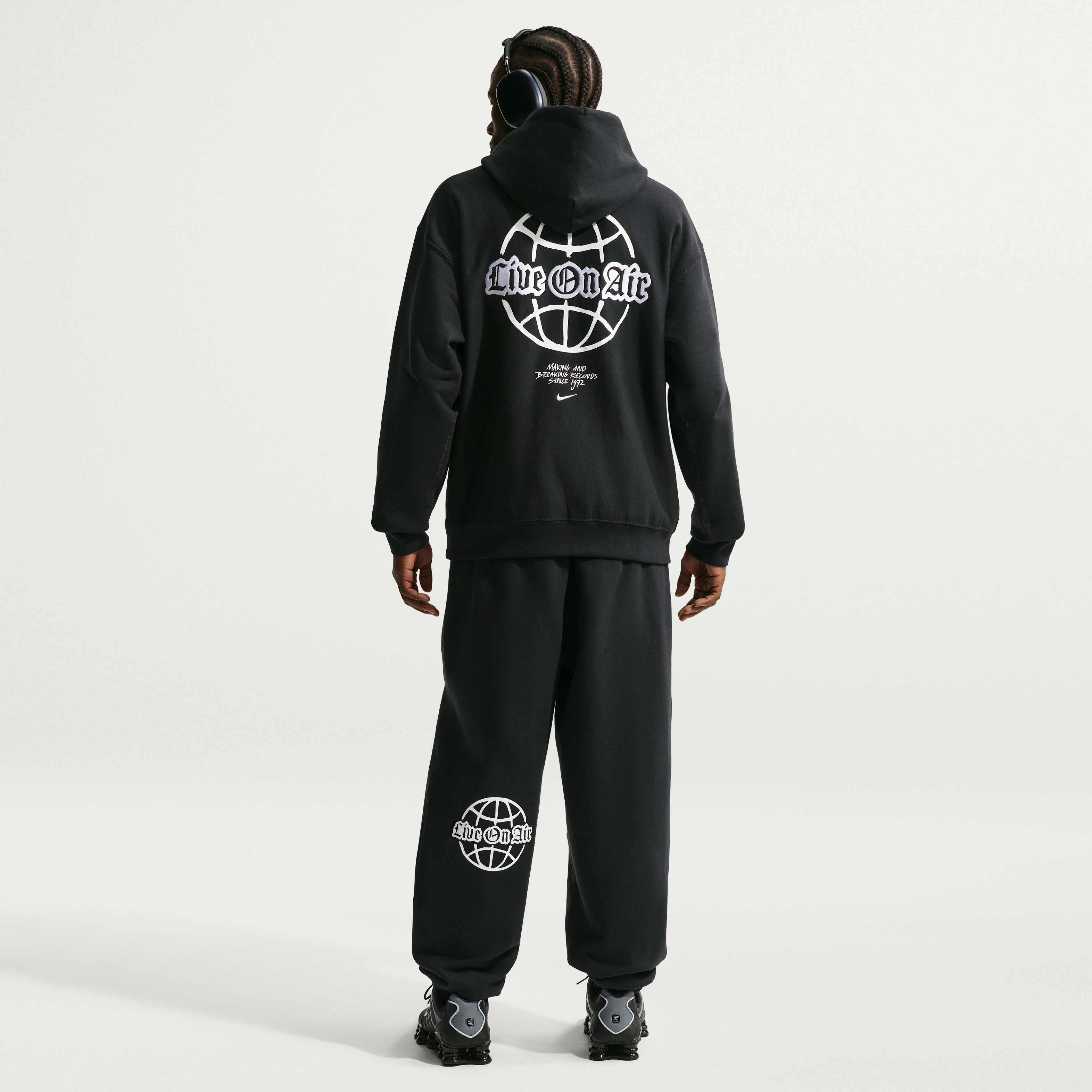 Nike Solo Swoosh image number 4