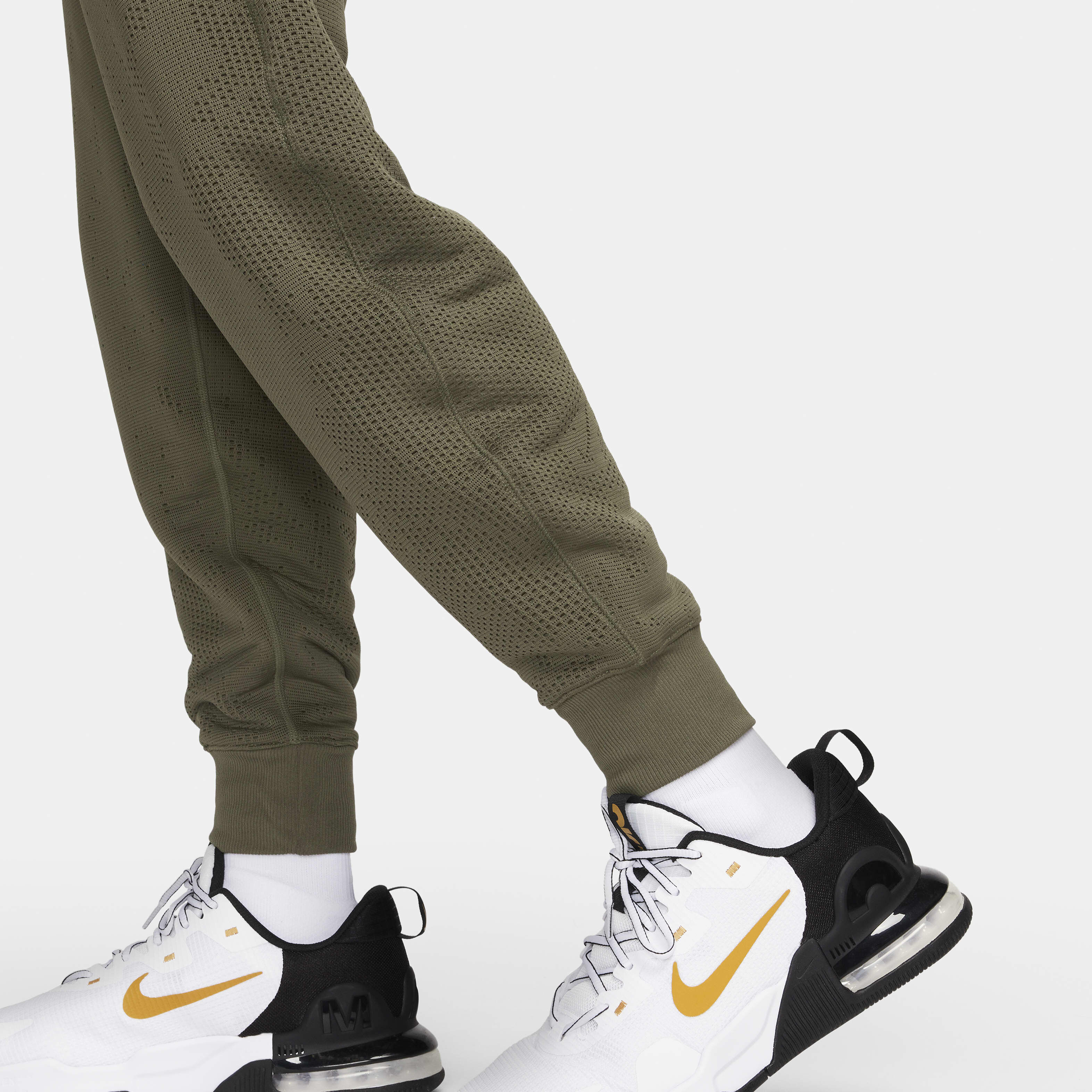 Nike therma olive shop
