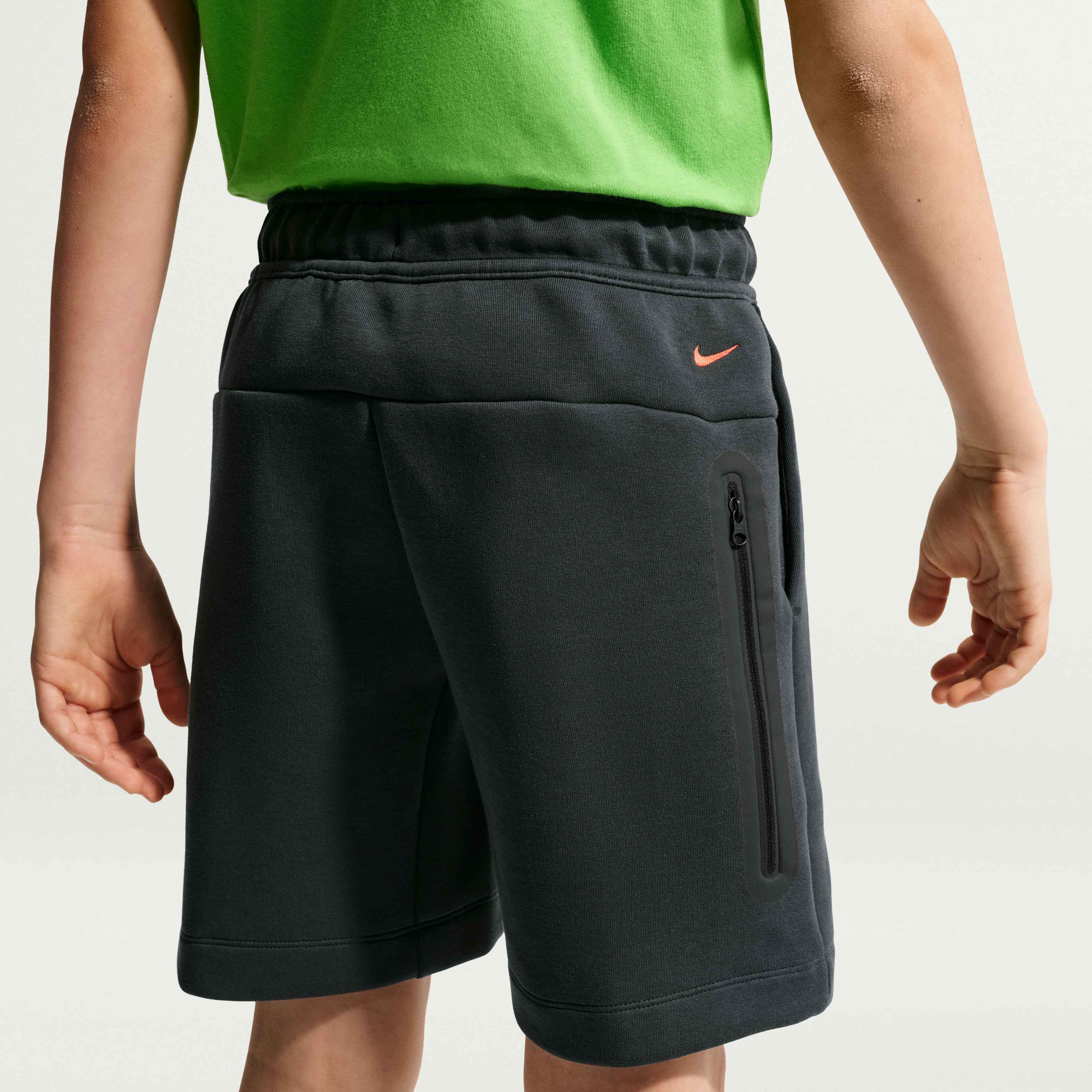 Nike Sportswear Tech Fleece image number 2