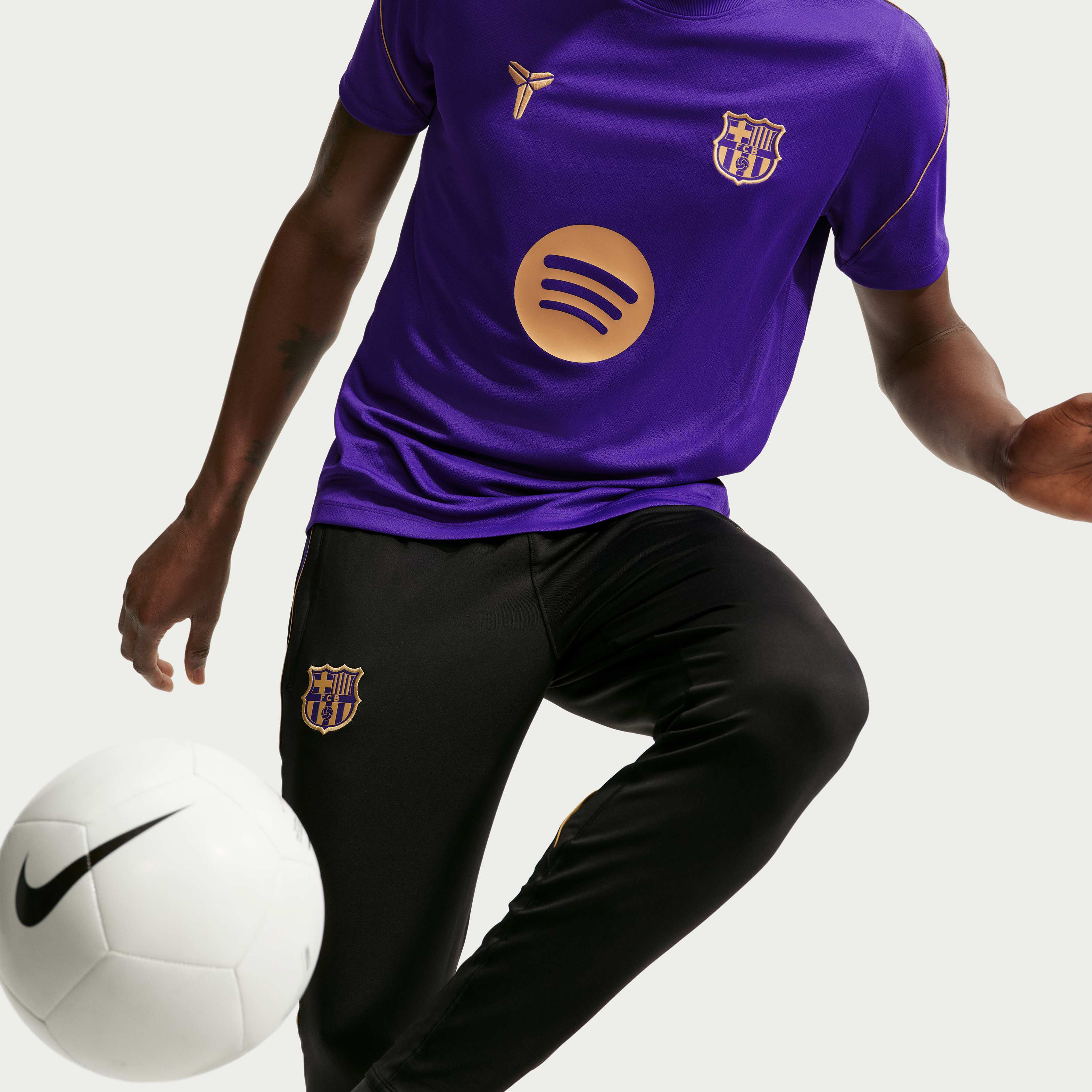 F.C. Barcelona Strike Away image number 2