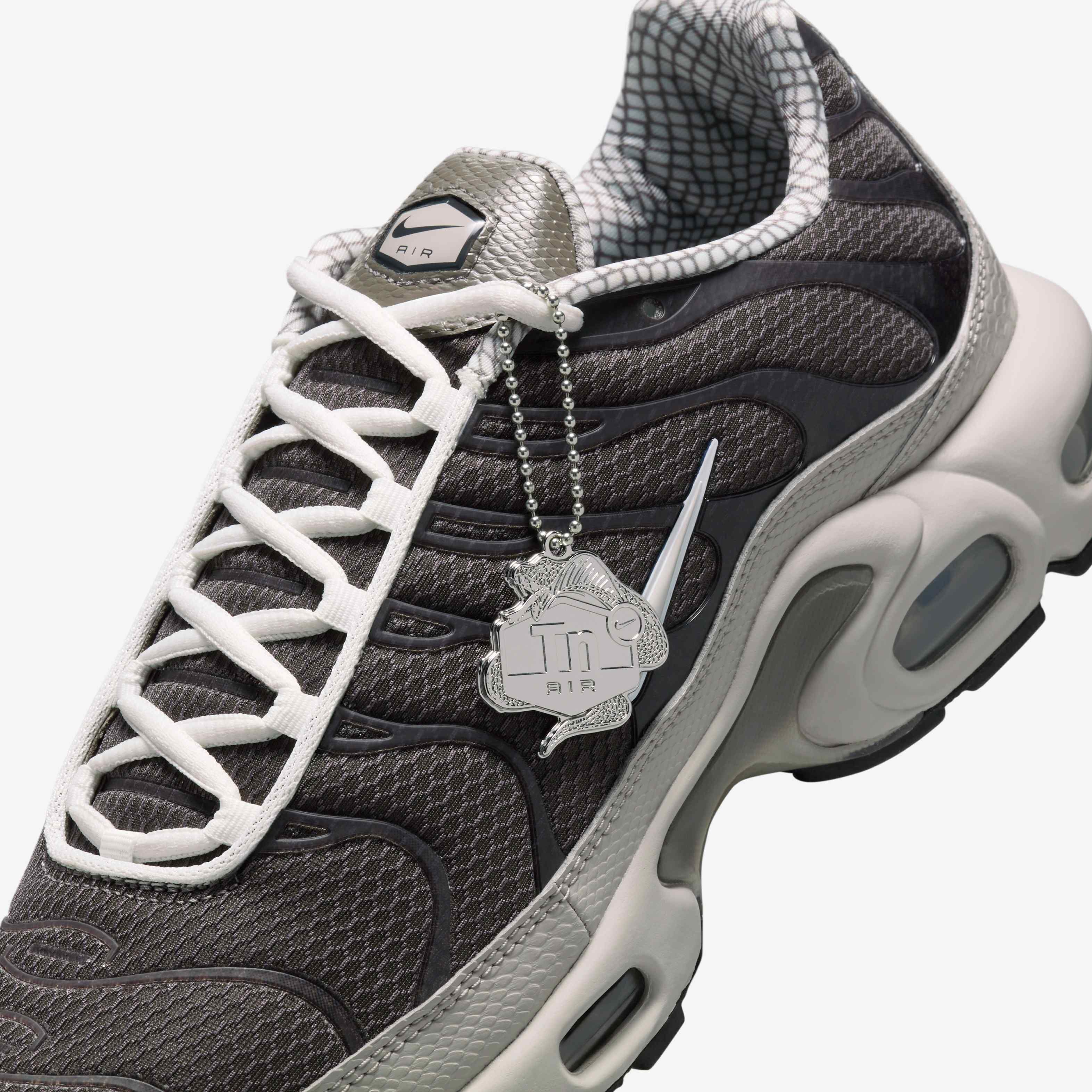 Nike Air Max Plus image number 8
