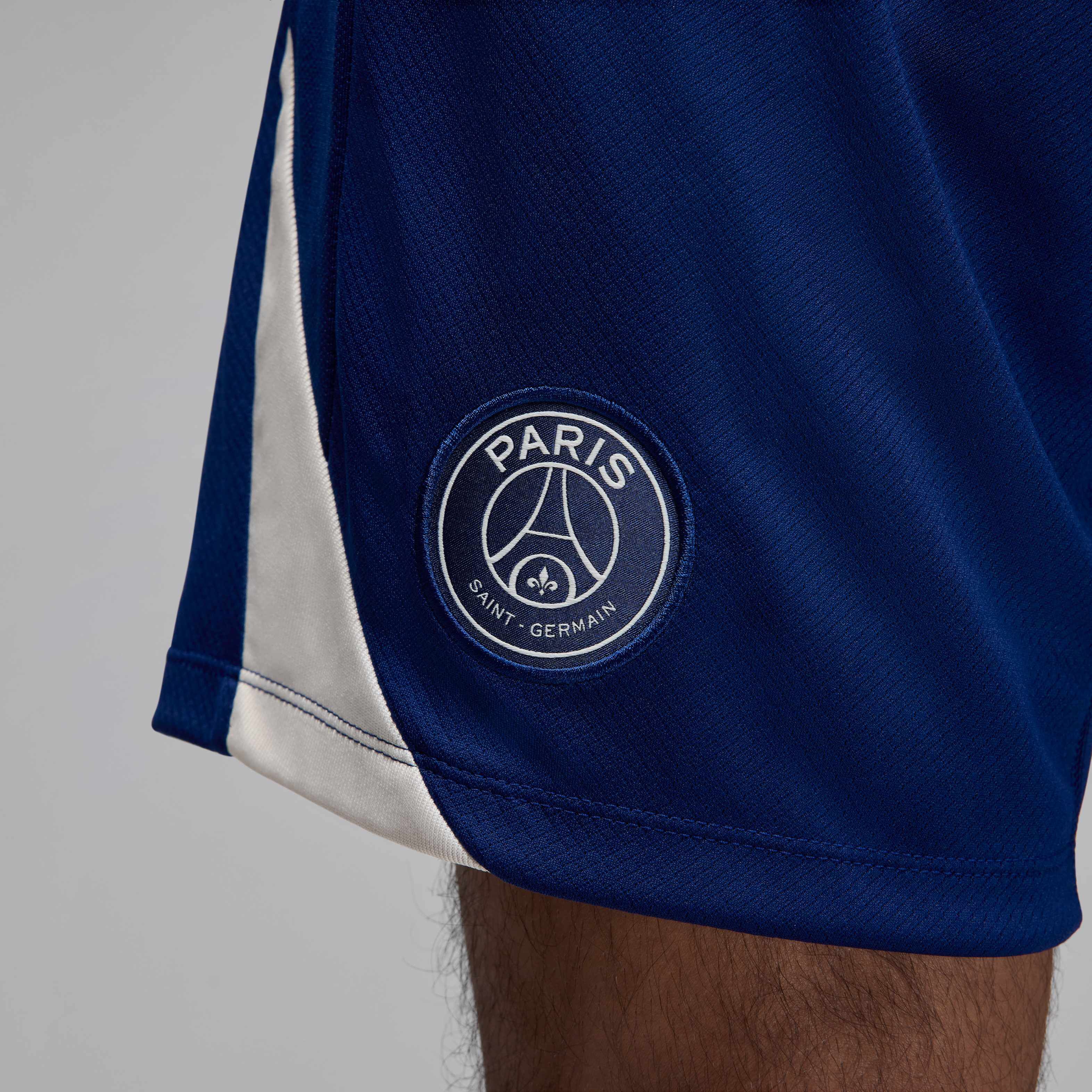 Paris Saint-Germain Strike Fourth image number 6