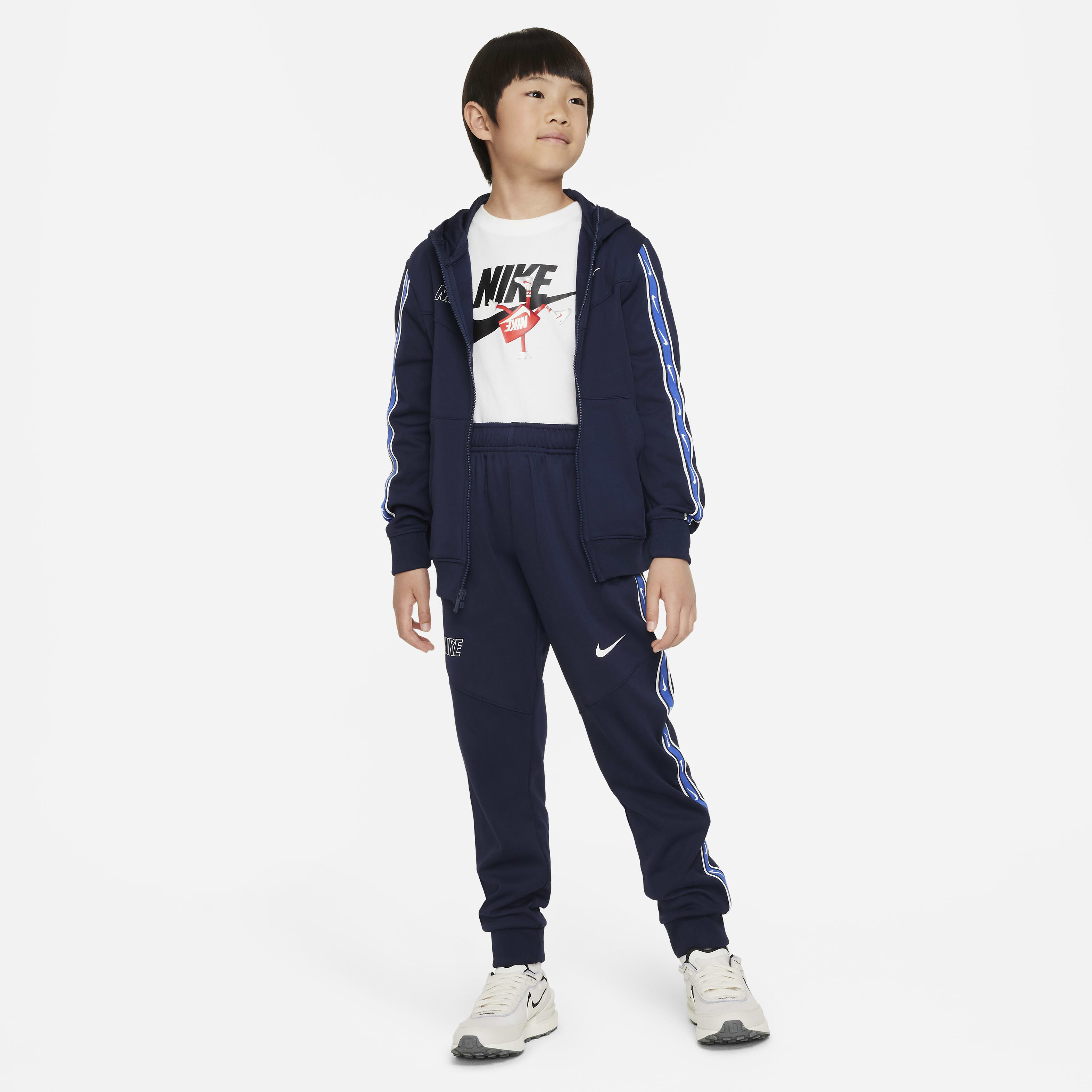 Nike Sportswear Repeat image number 5