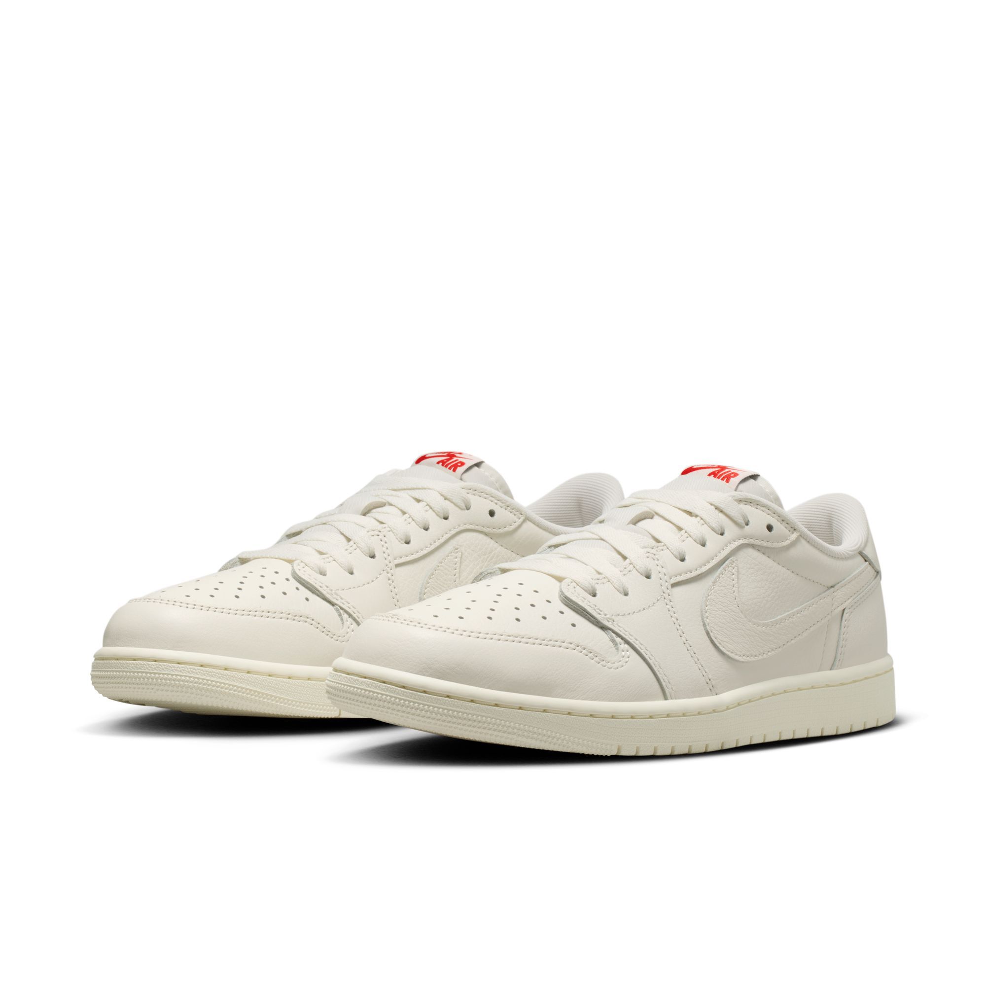 Air Jordan 1 Retro Low image number 2