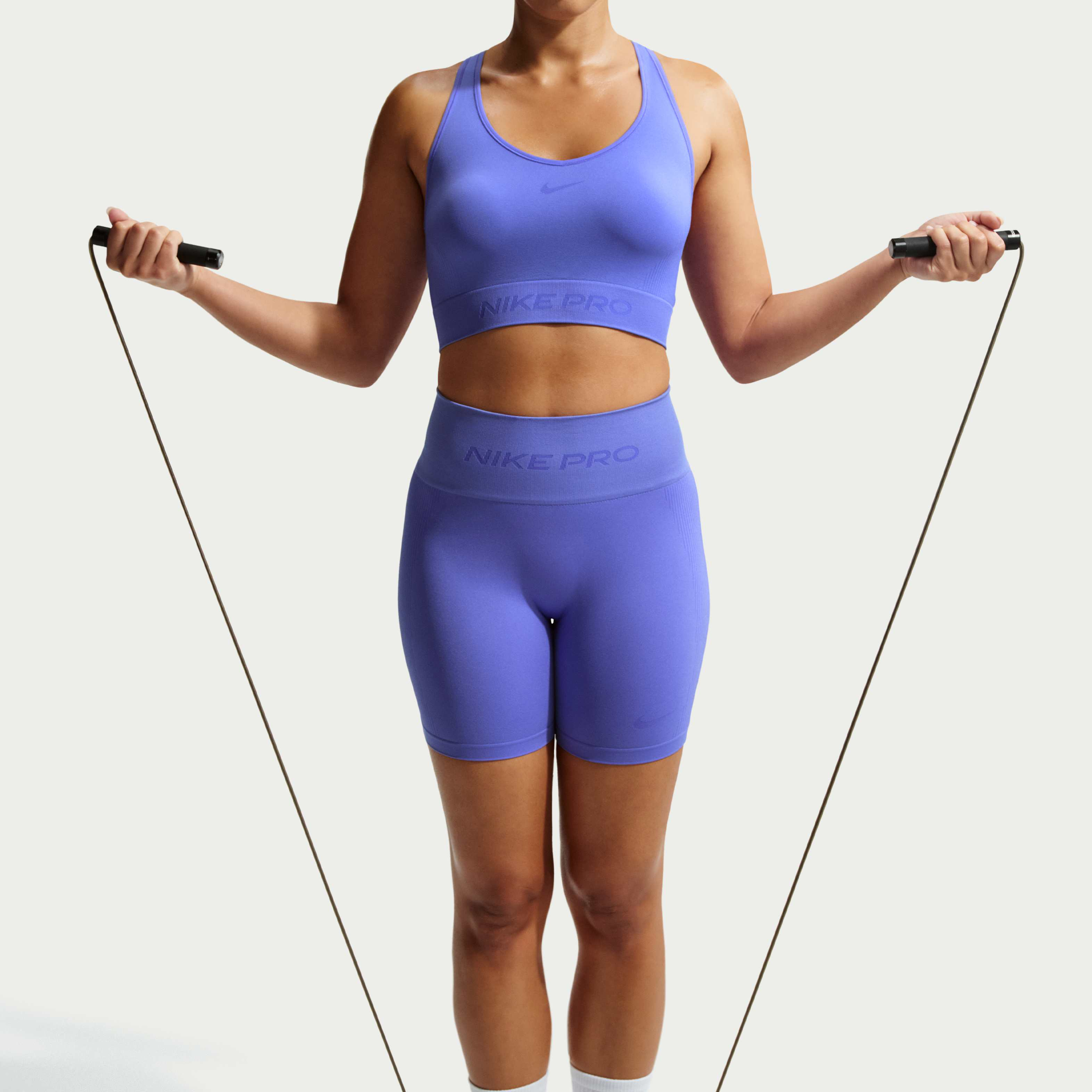 نايكي برو سيمليس image number 2