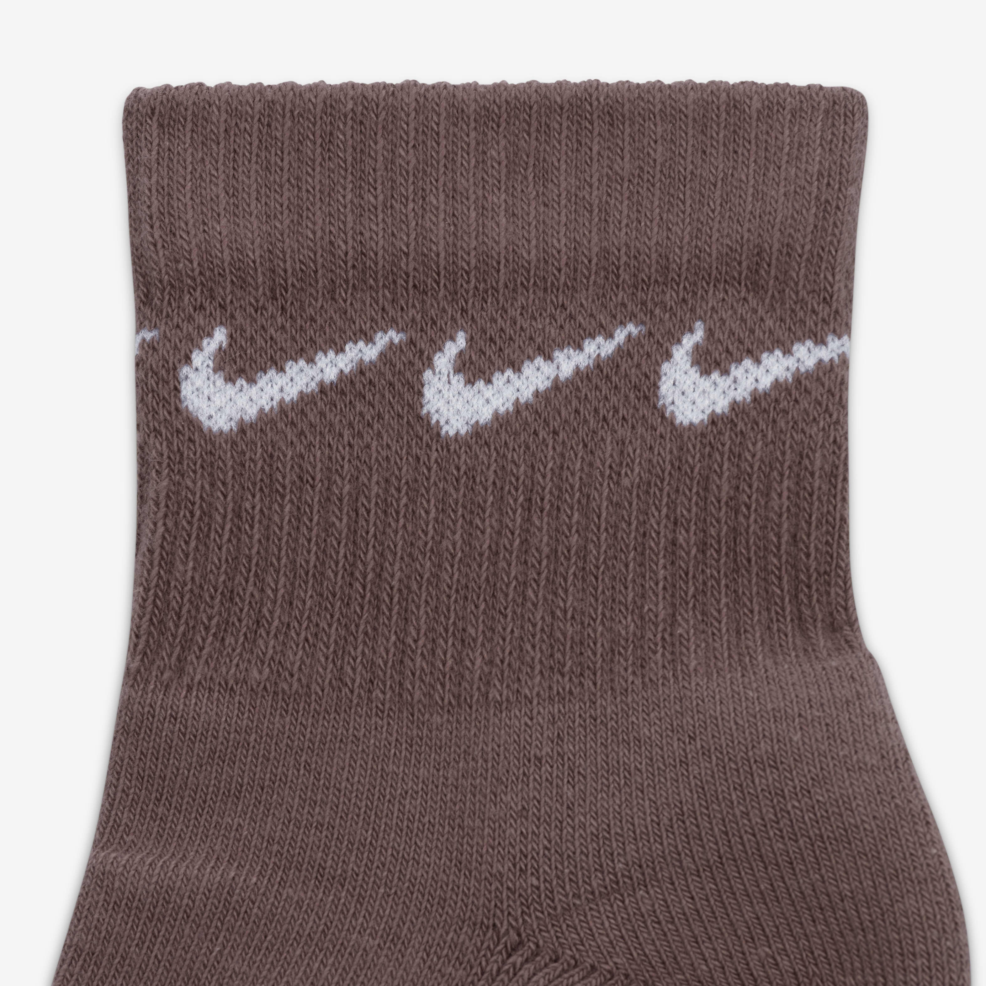 Nike Everyday Plus Cushioned image number 3