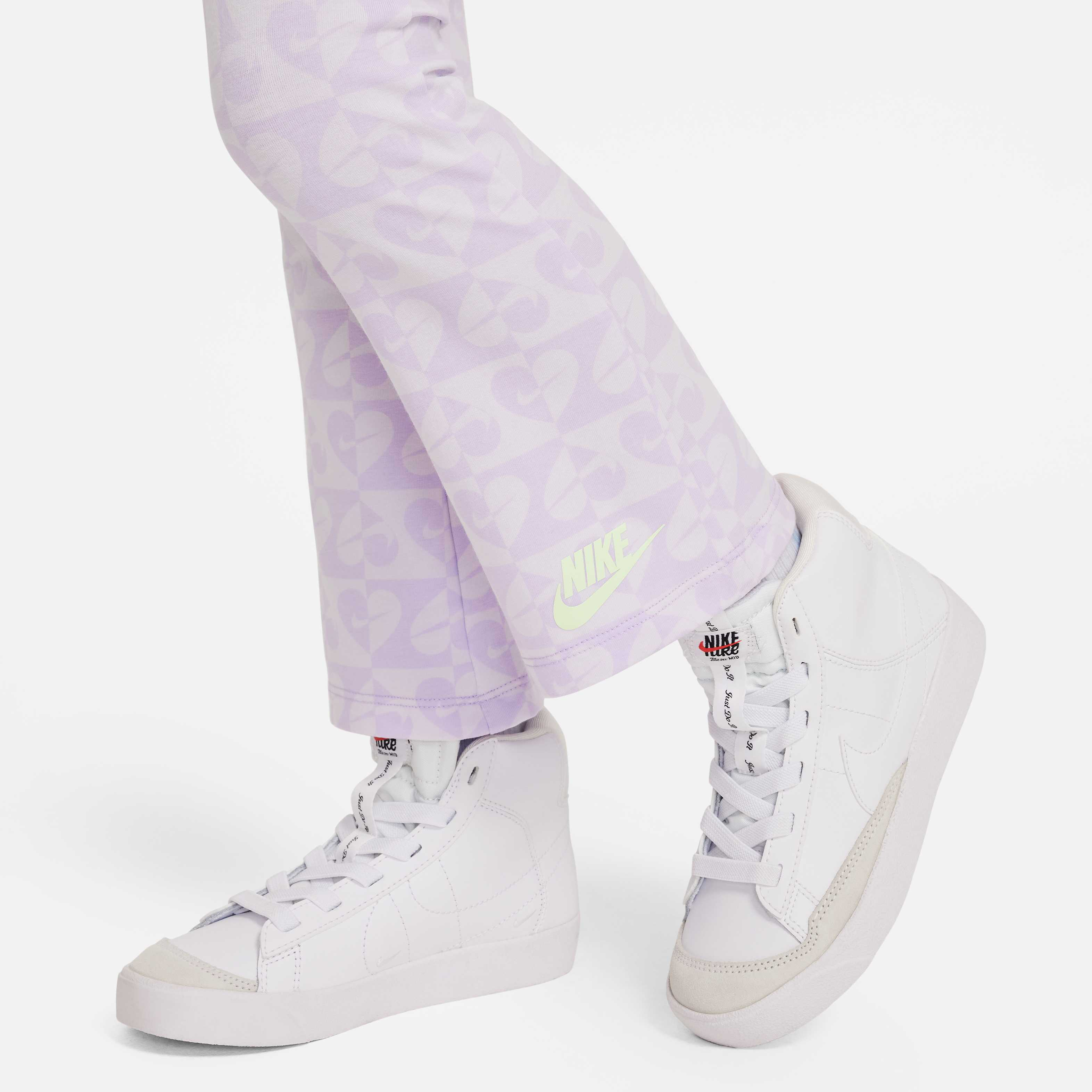 Nike Sweet Swoosh image number 4