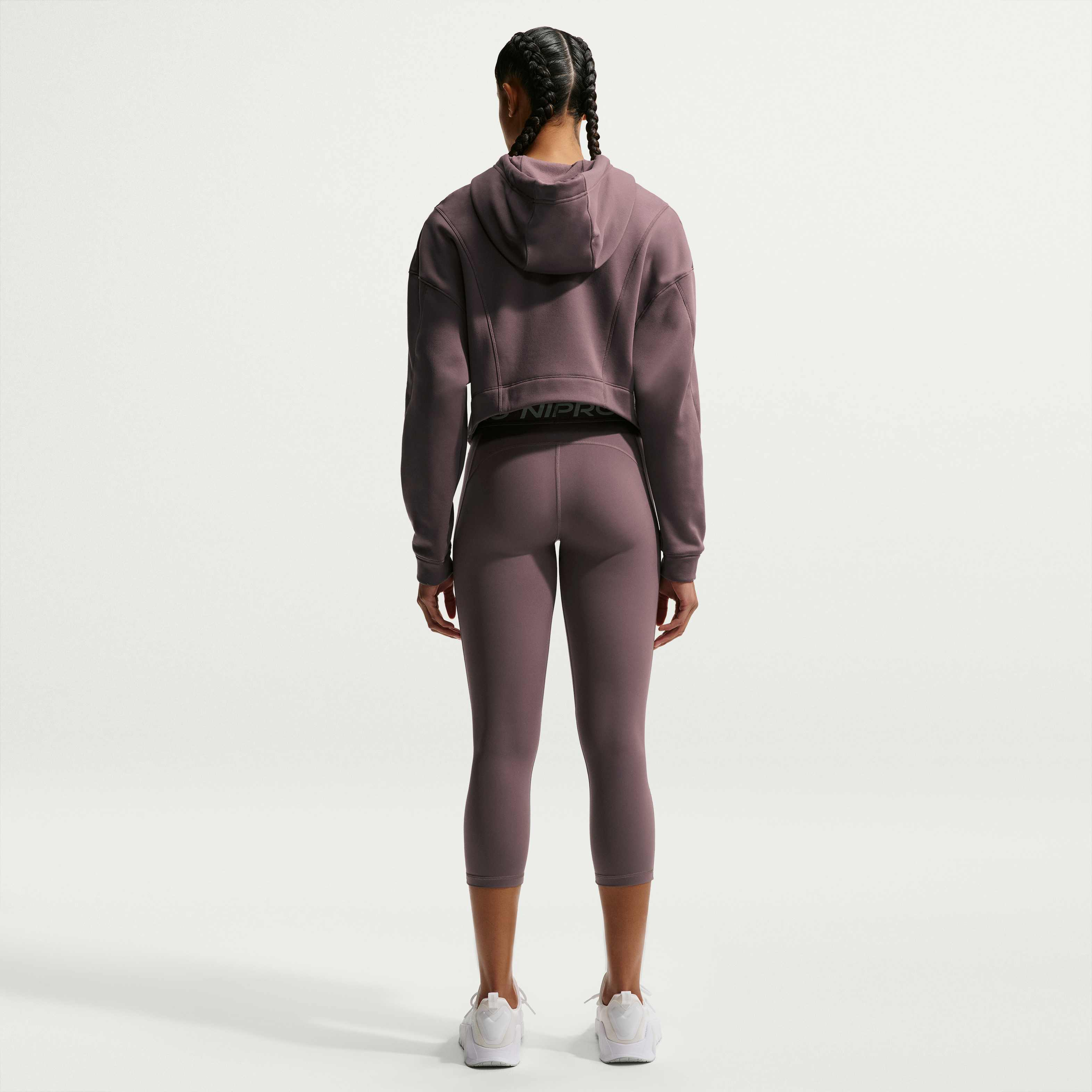 Nike Pro image number 4