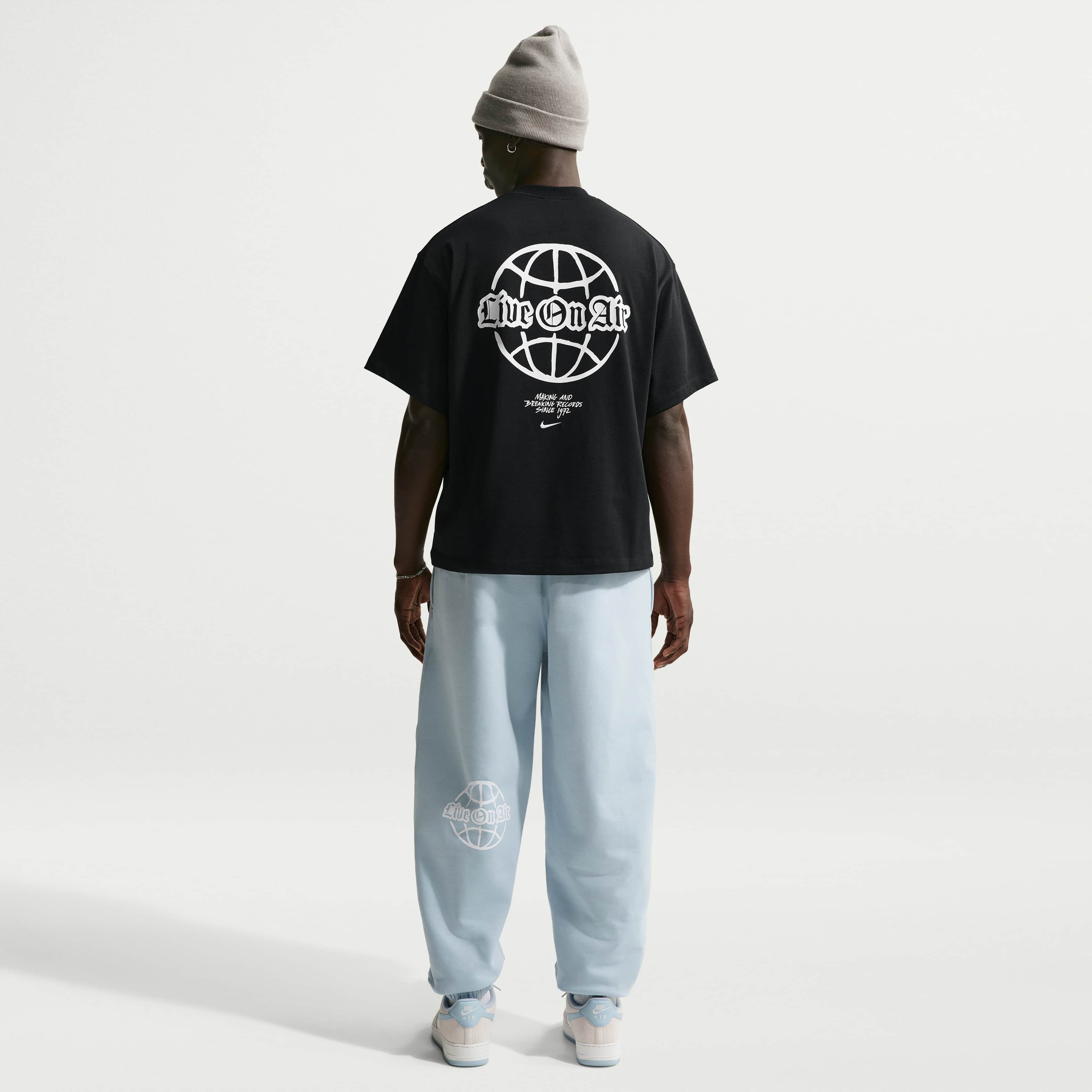 Nike Solo Swoosh image number 4