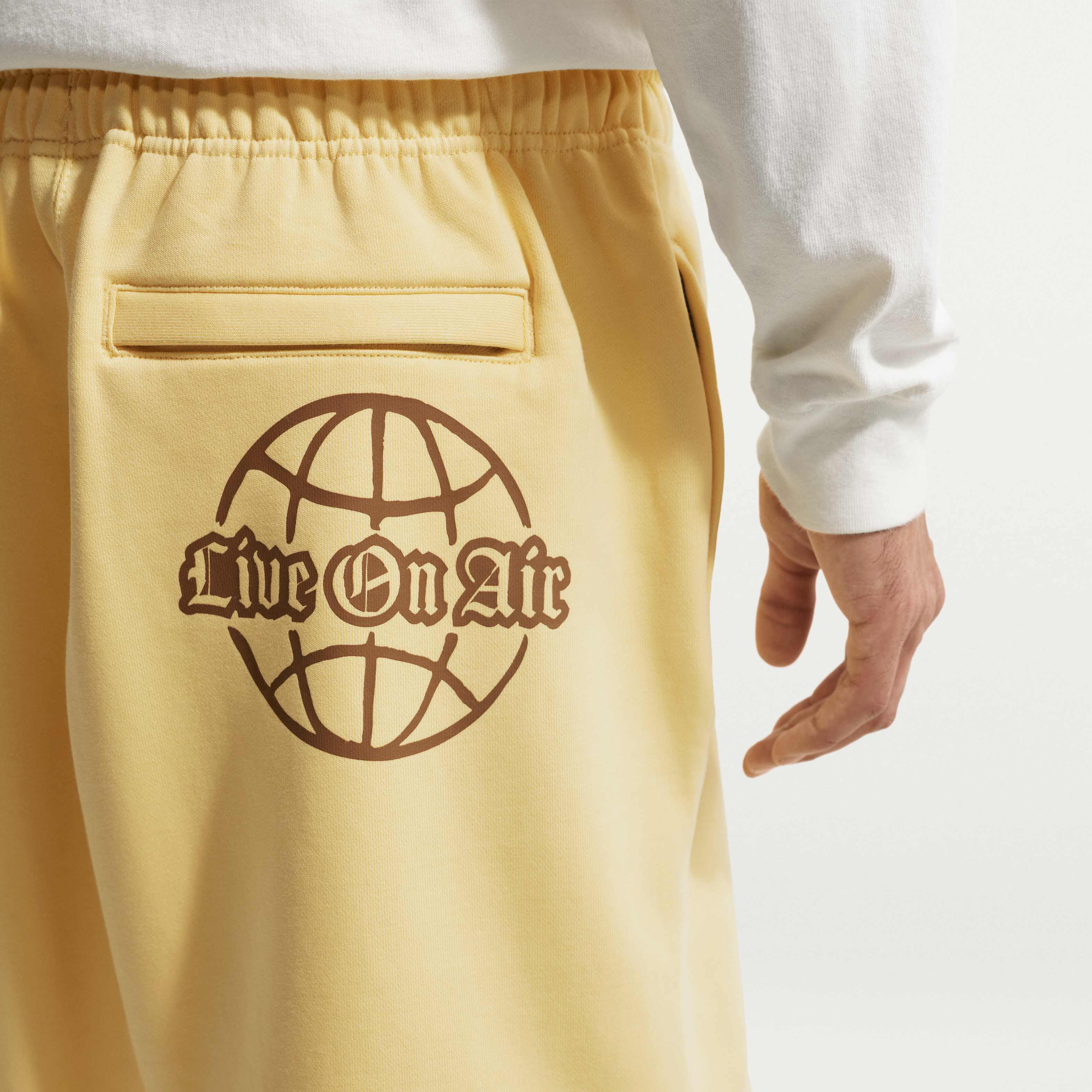 Nike Solo Swoosh image number 2