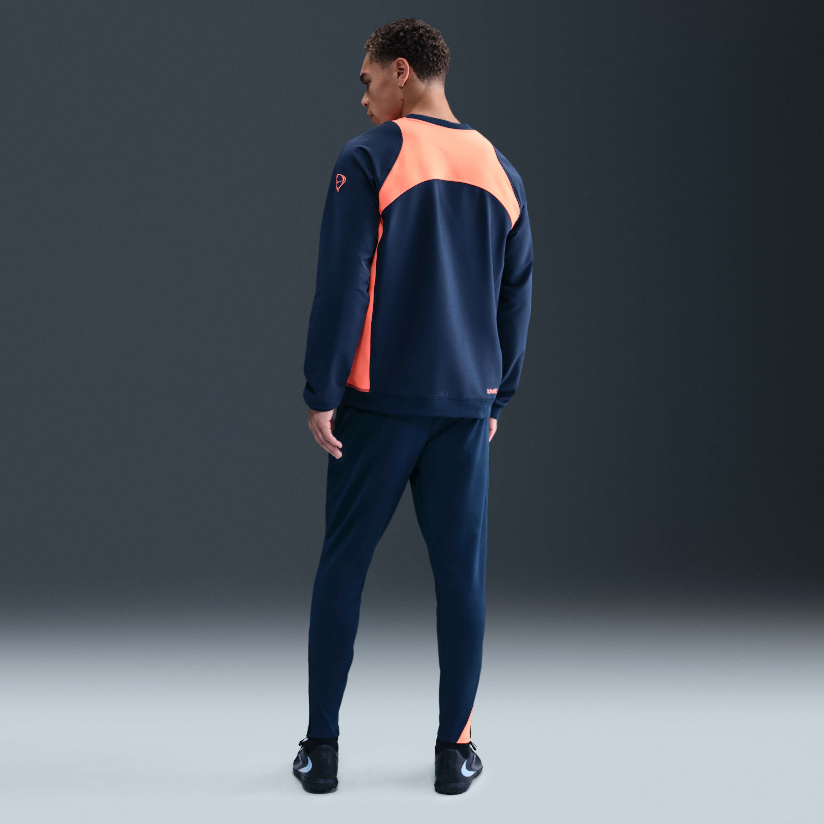 F.C. Barcelona Strike Third image number 3
