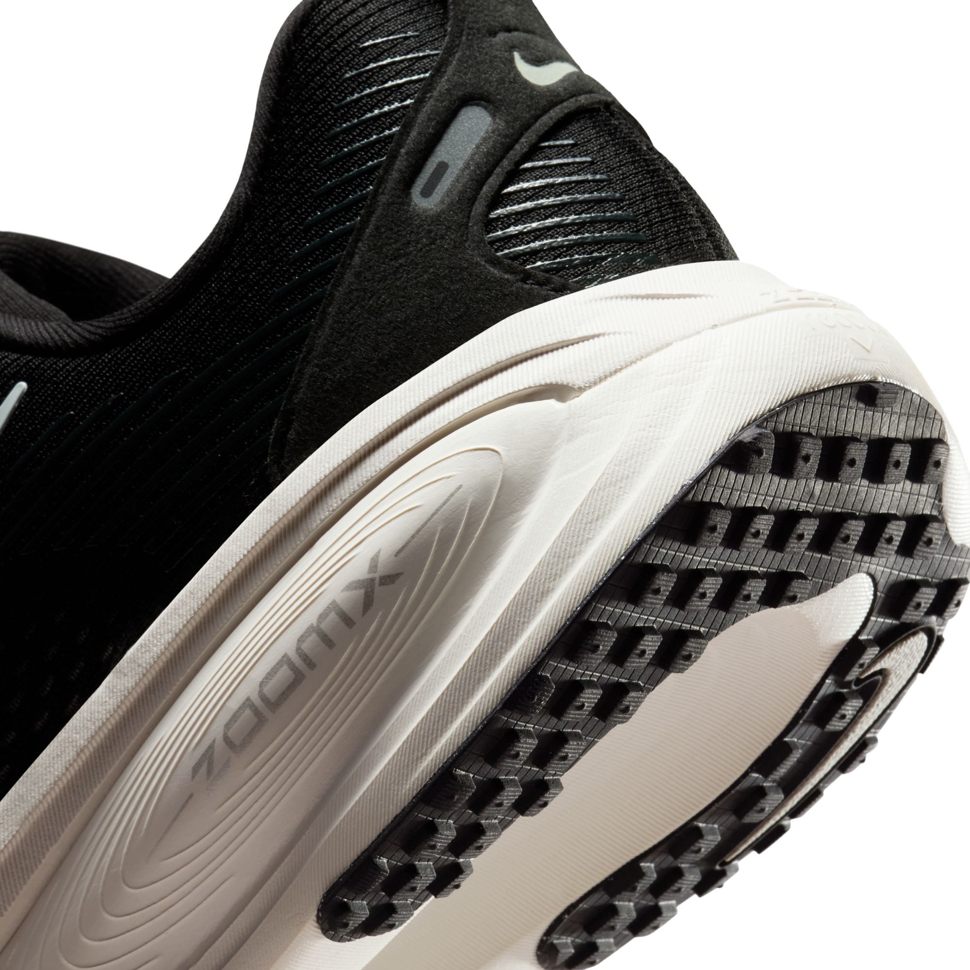 Nike Vomero 18 image number 9