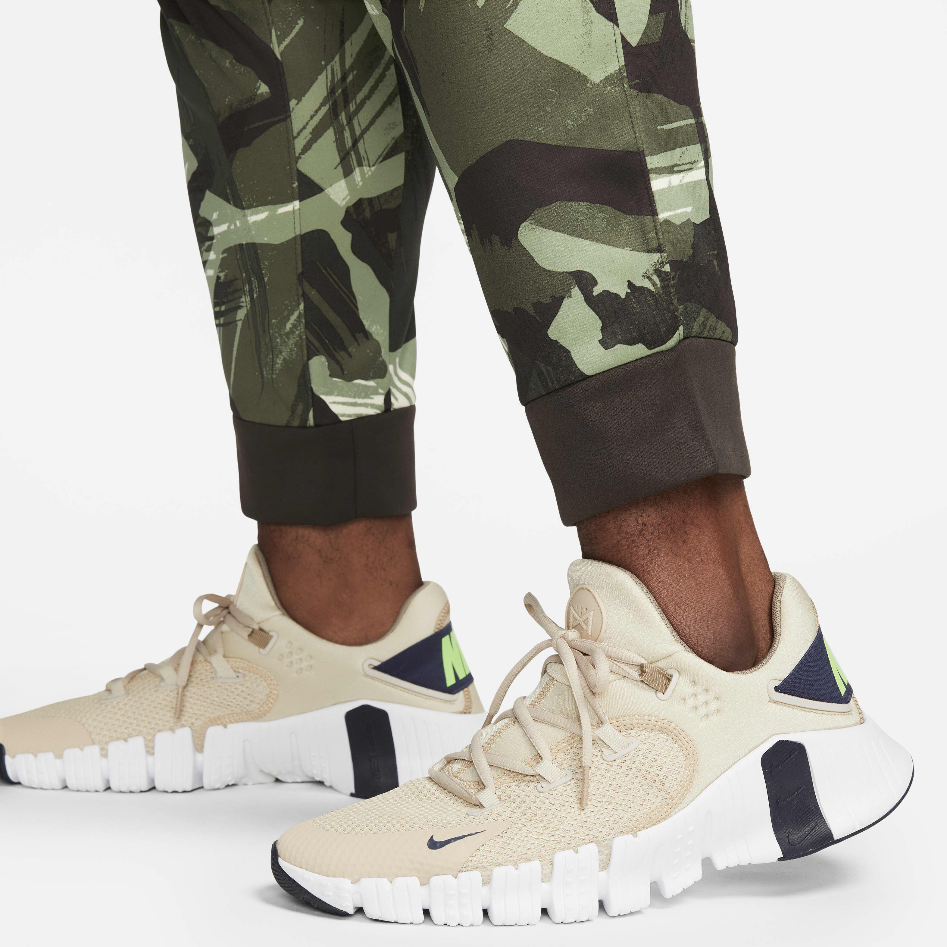 Buy Nike Therma FIT Men s Camo Tapered Training Trousers Nike Kuwait Official