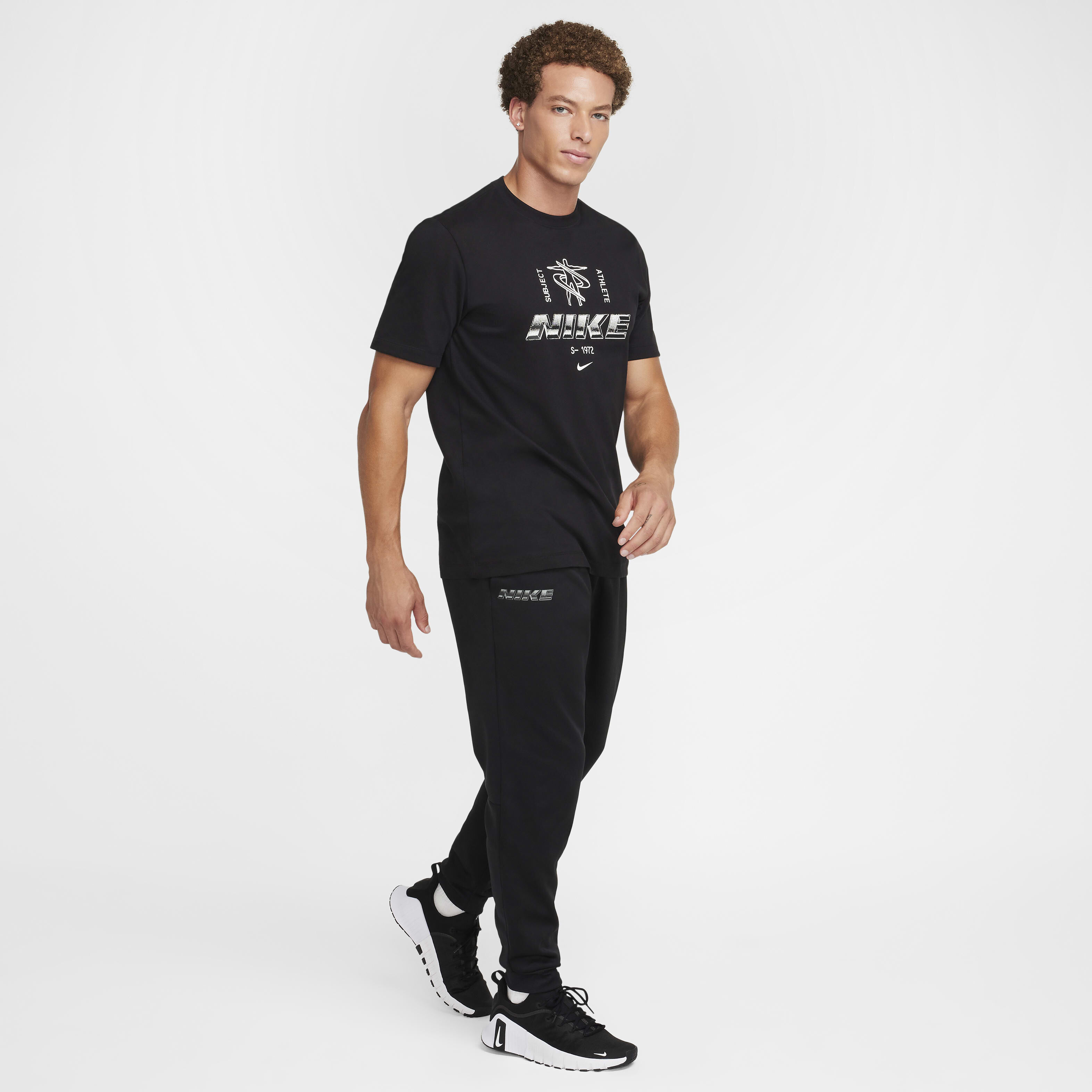 Buy Nike Men's Therma-FIT Tapered Fitness Trousers - Black Buy Nike Men's Therma-FIT Tapered Fitness Trousers - Black