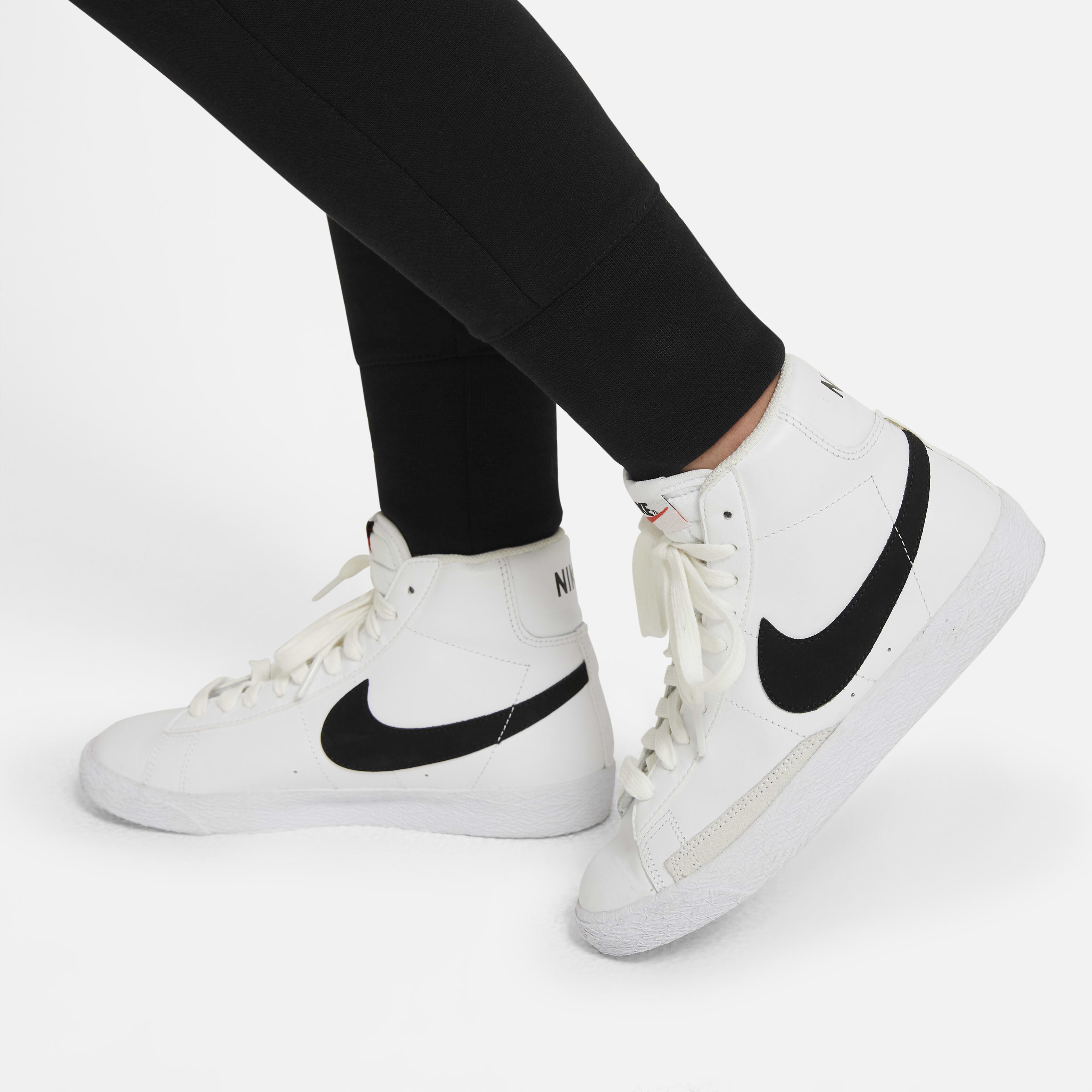 Nike Sportswear Club image number 4