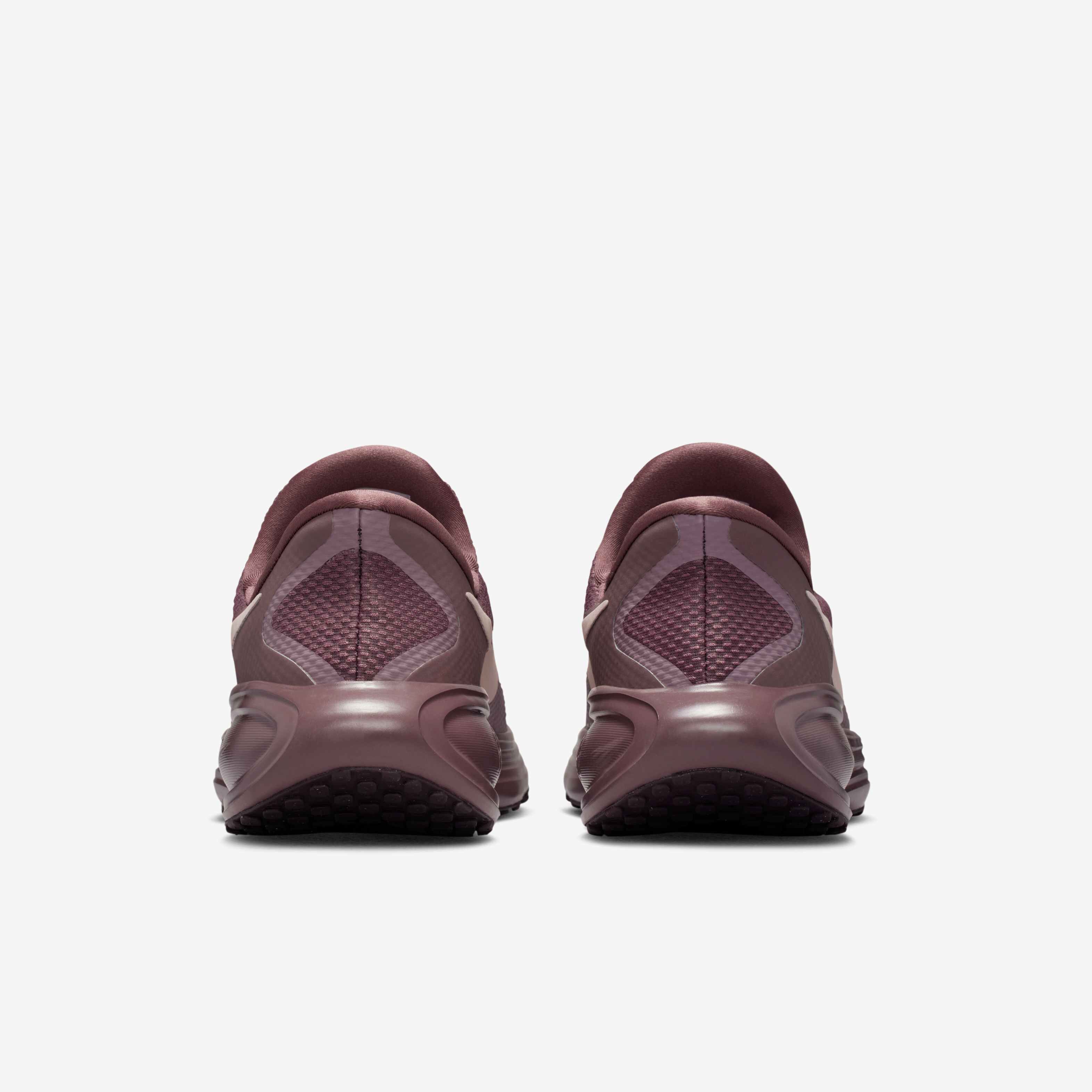 Nike Revolution 8 EasyOn image number 5