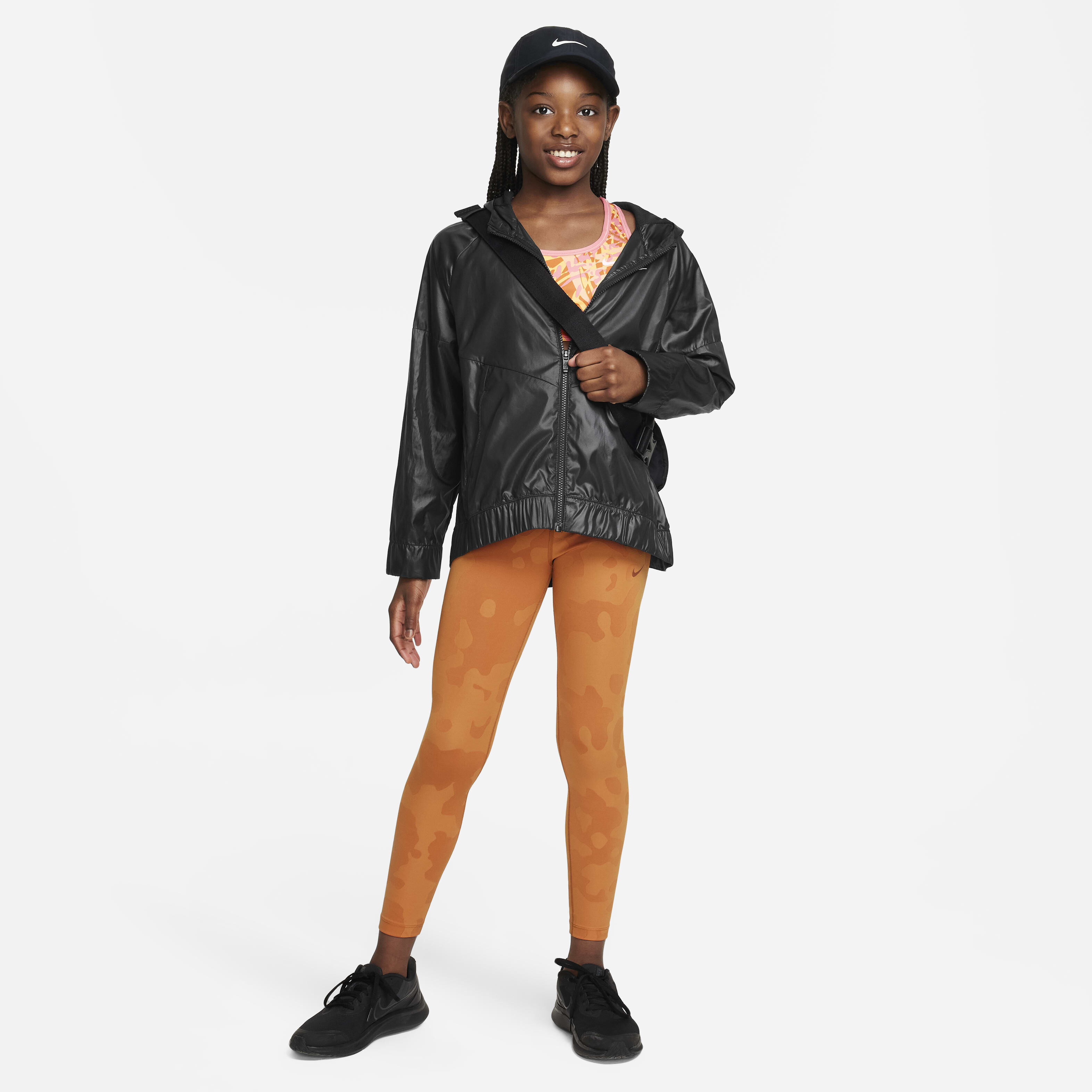 نايكي سووش image number 6