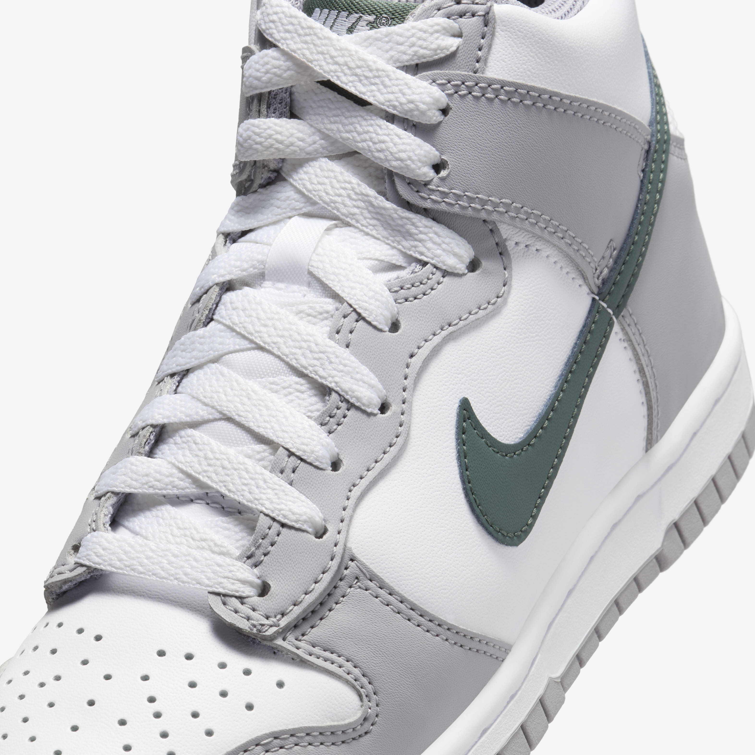 ★関税込★NIKE★NIKE DUNK HIGH RETRO SE VNTG GREY★24-30cm★ Nike Dunk High Retro SE Light Smoke Grey/White/Gym Red