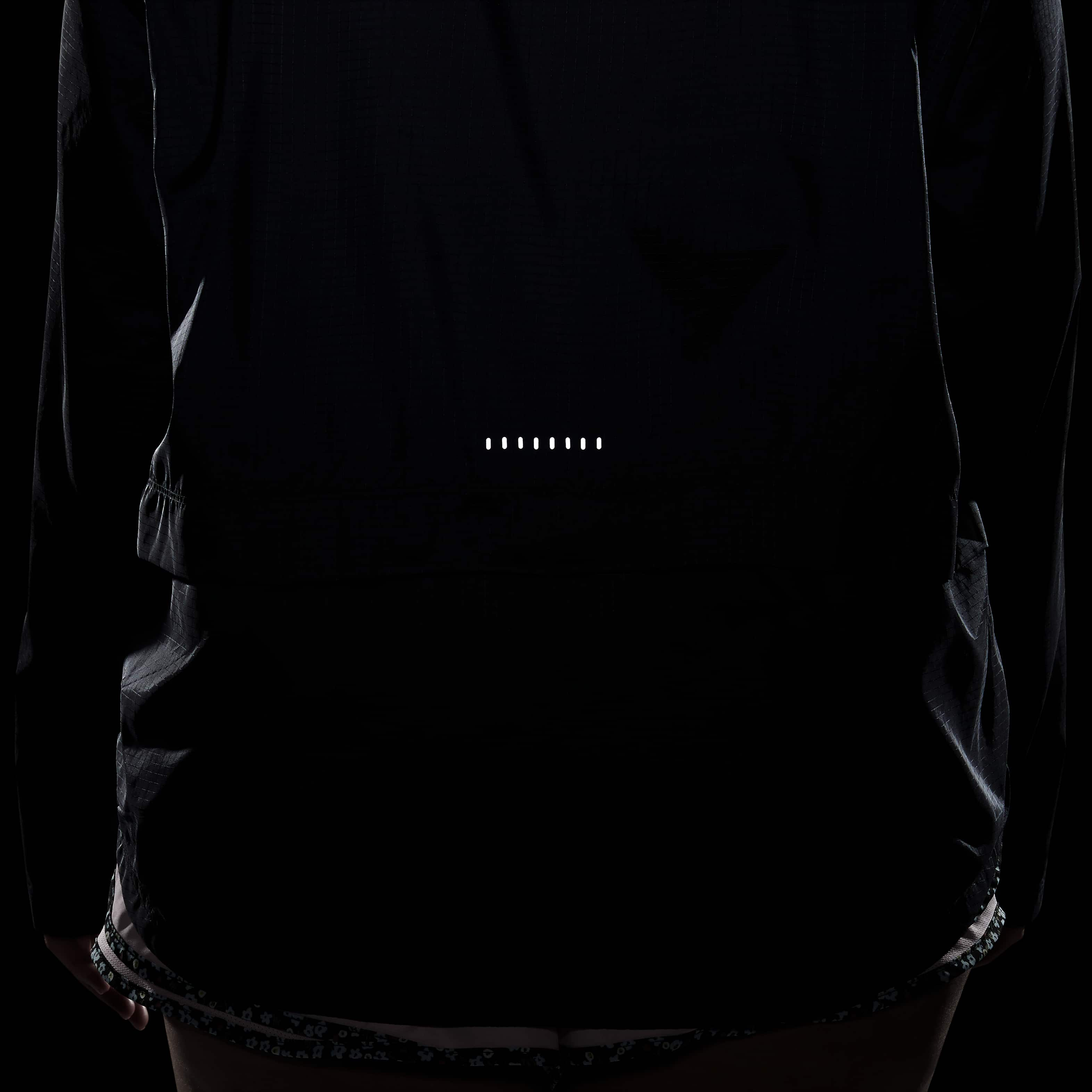 Nike Essential image number 6