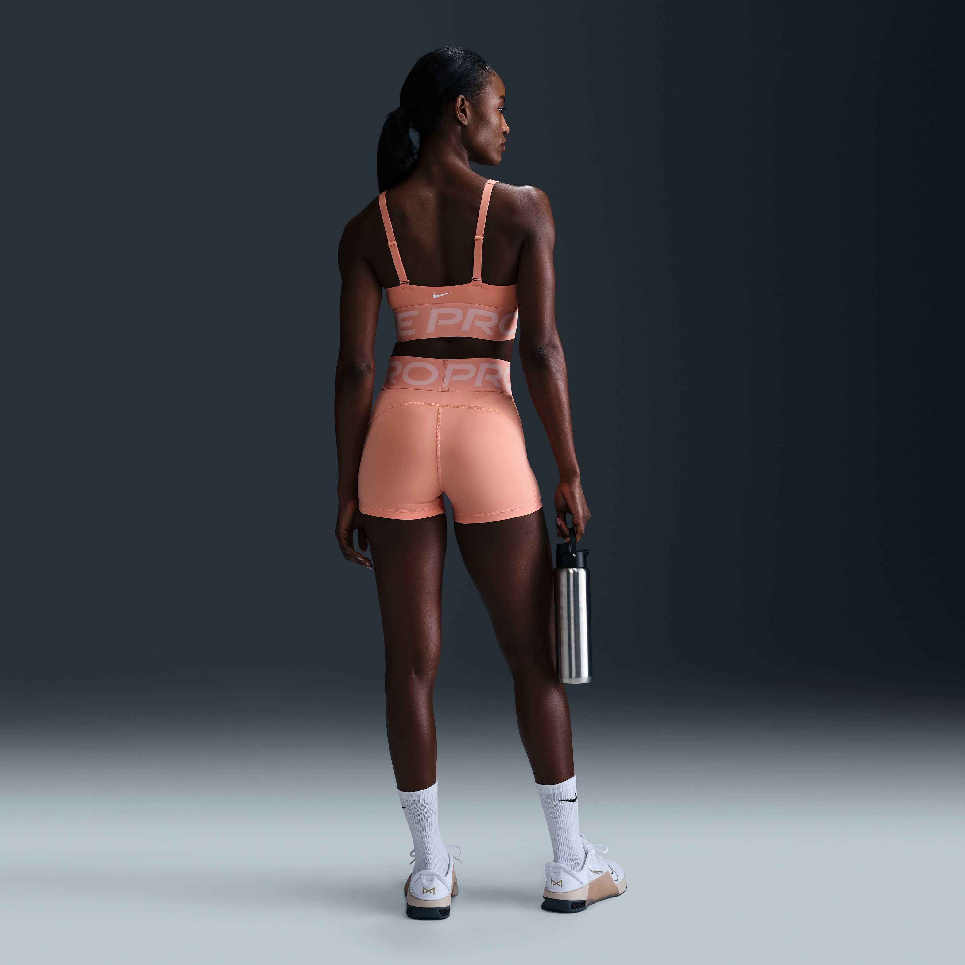 Nike Pro Indy Plunge image number 4