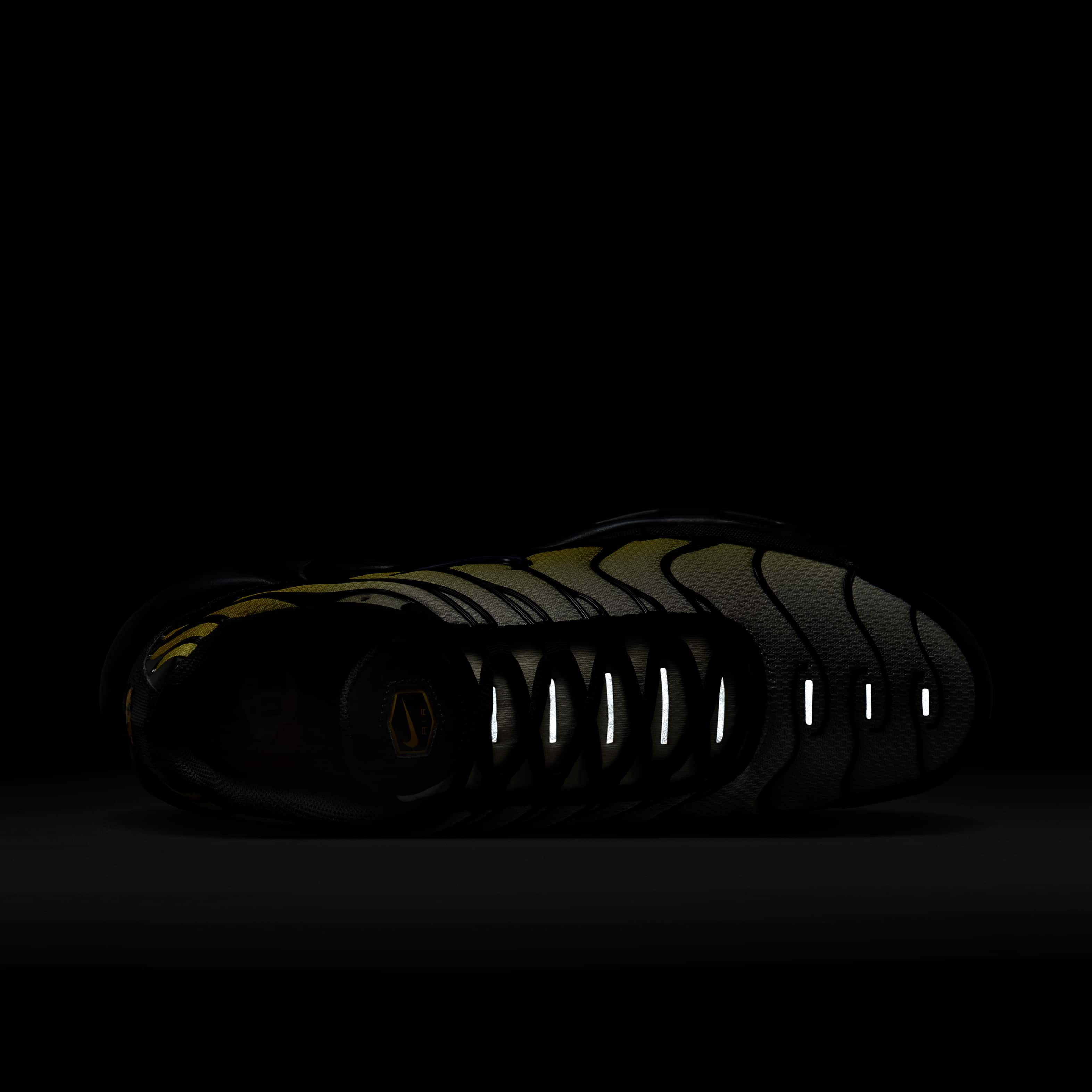 Nike Air Max Plus image number 8