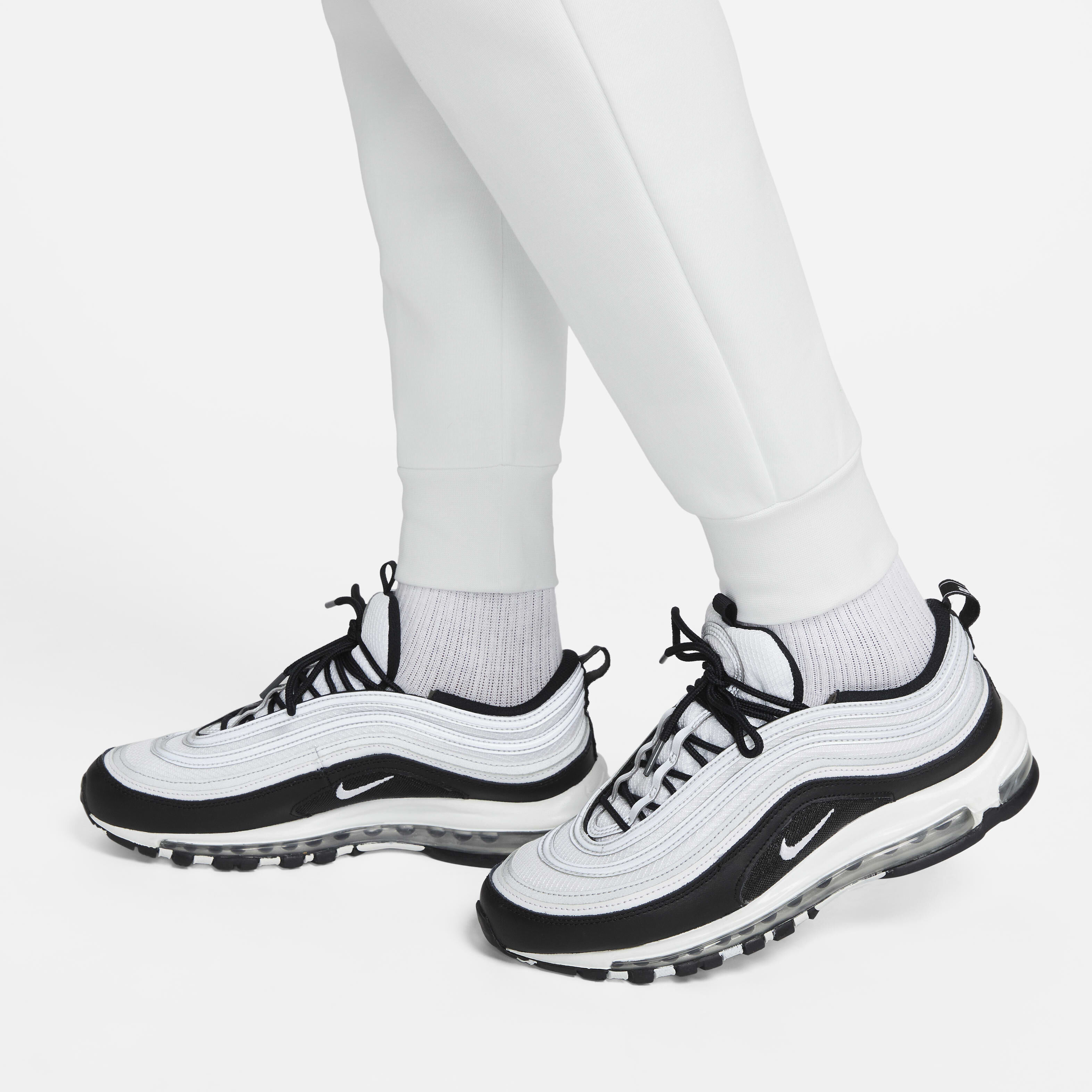 نايكي سبورتسوير تَك فليس image number 4