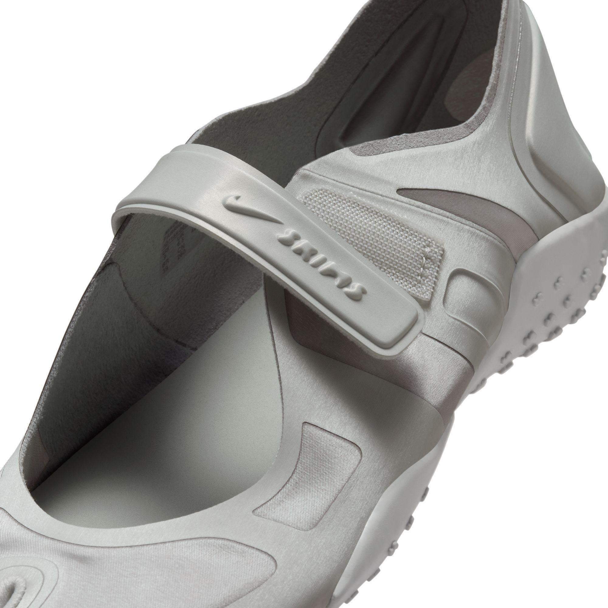 NikeSKIMS ريفت ساتين image number 9
