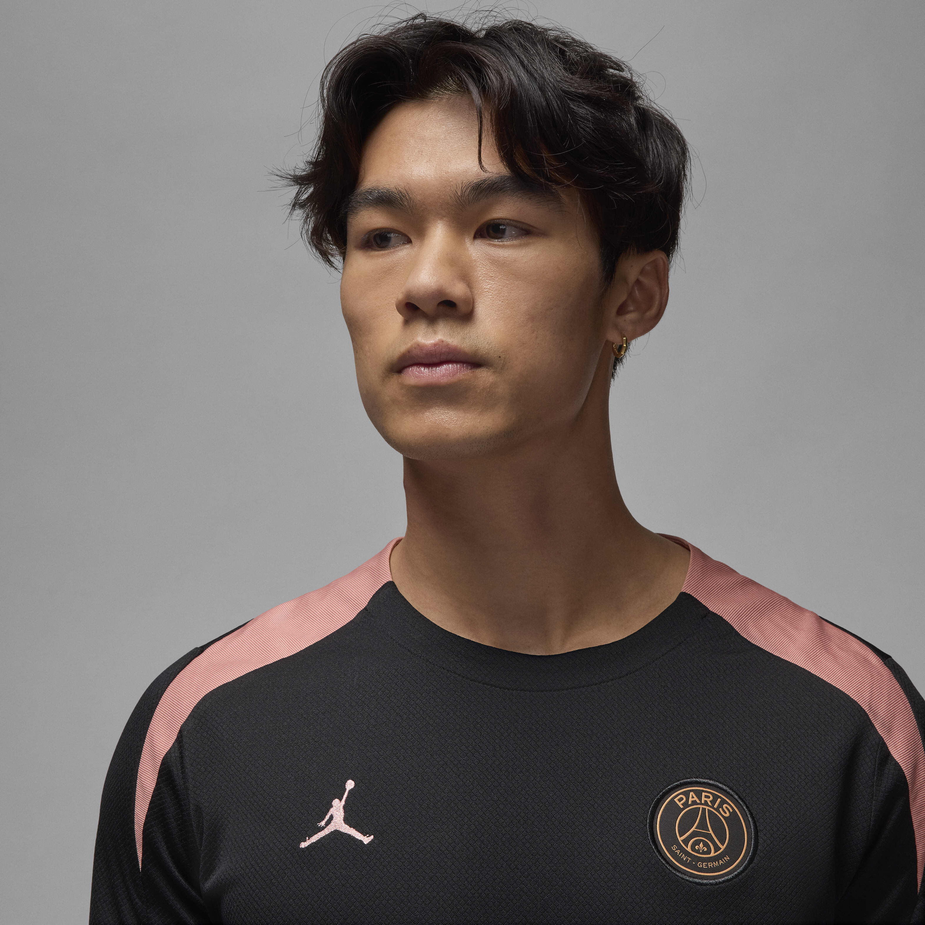 Paris Saint-Germain Strike Third image number 2