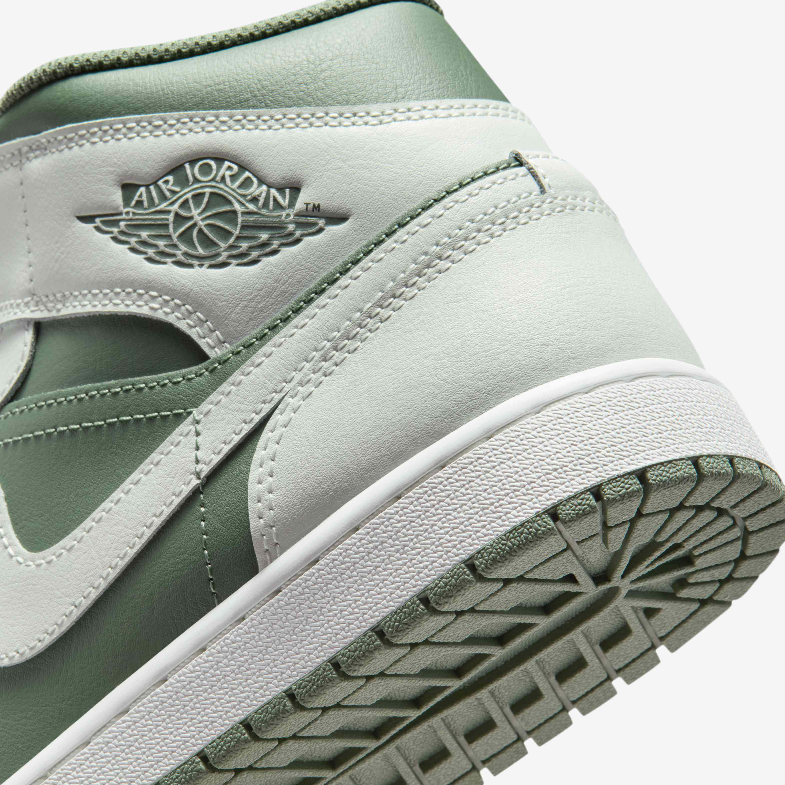 Air Jordan 1 Mid image number 7