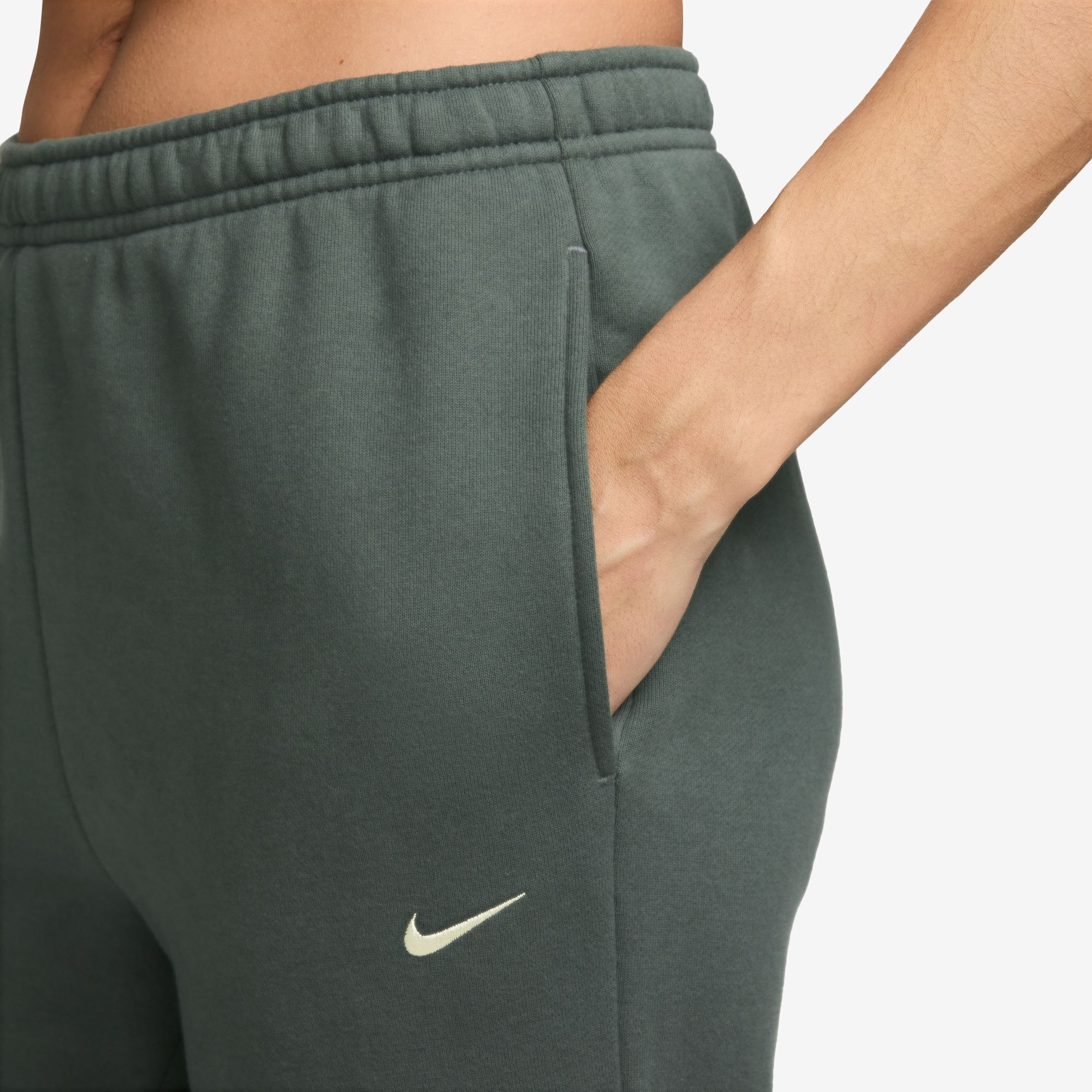Nike Studio Fleece Medium Weight image number 2