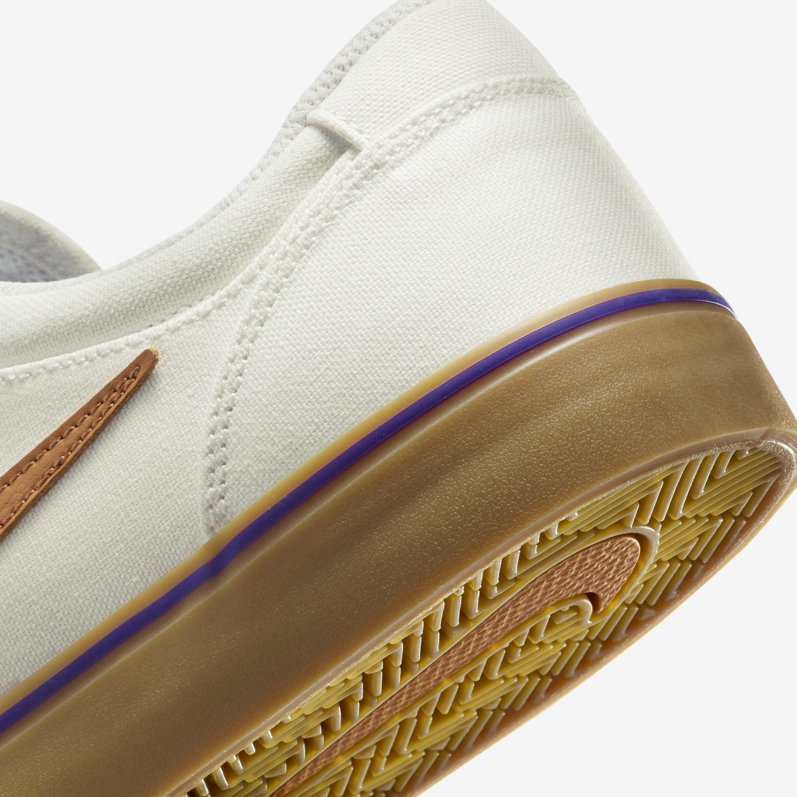 nike sb white chron solarsoft trainers