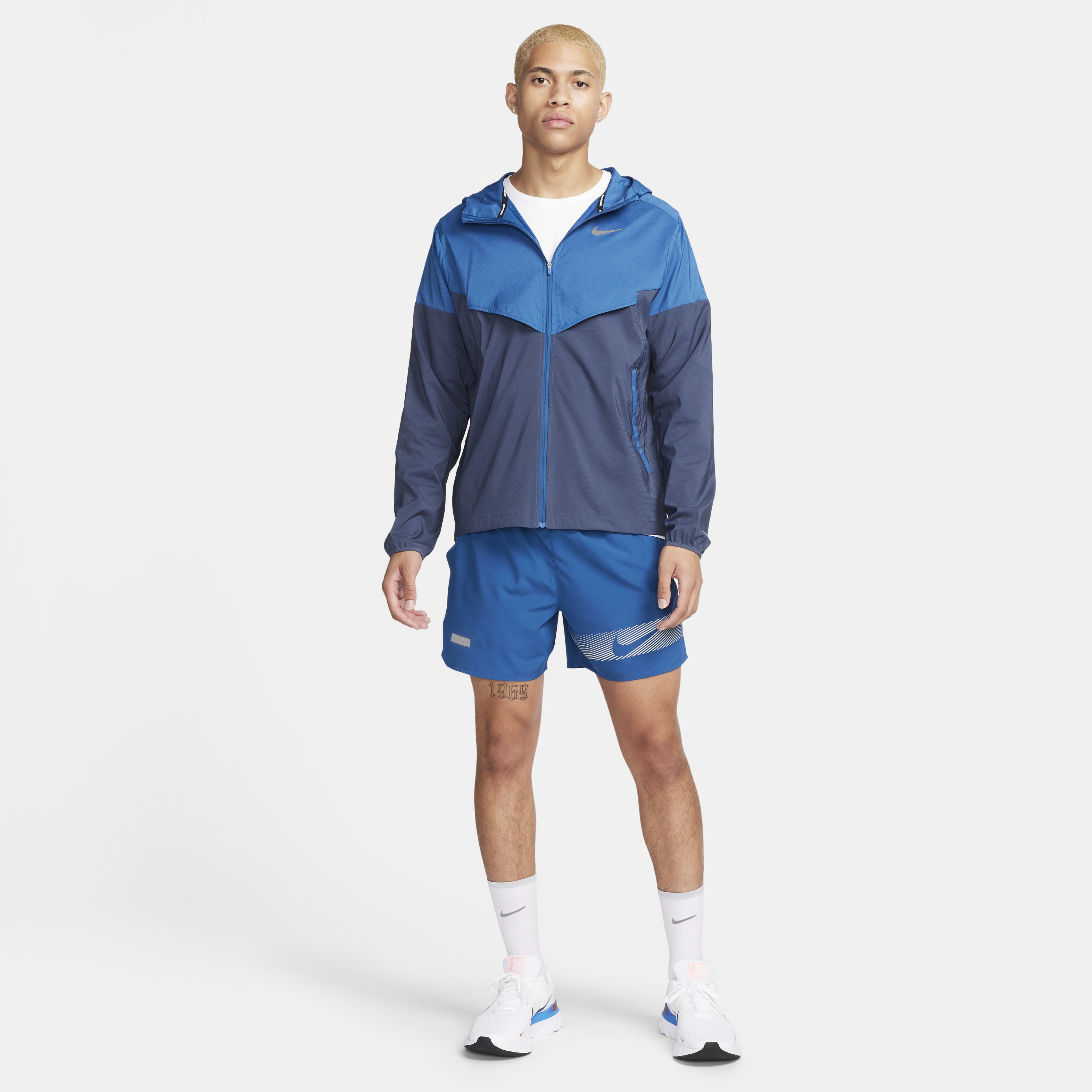 Nike Windrunner image number 6