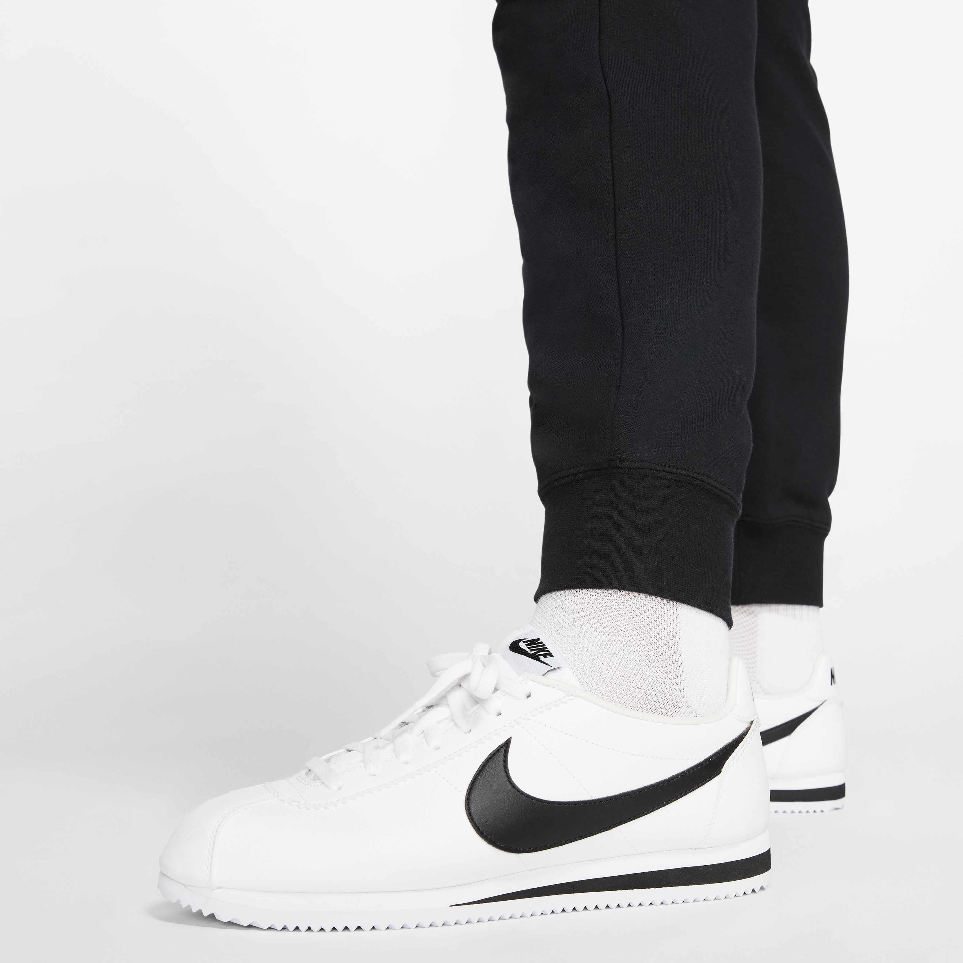 Nike Sportswear Essential image number 4