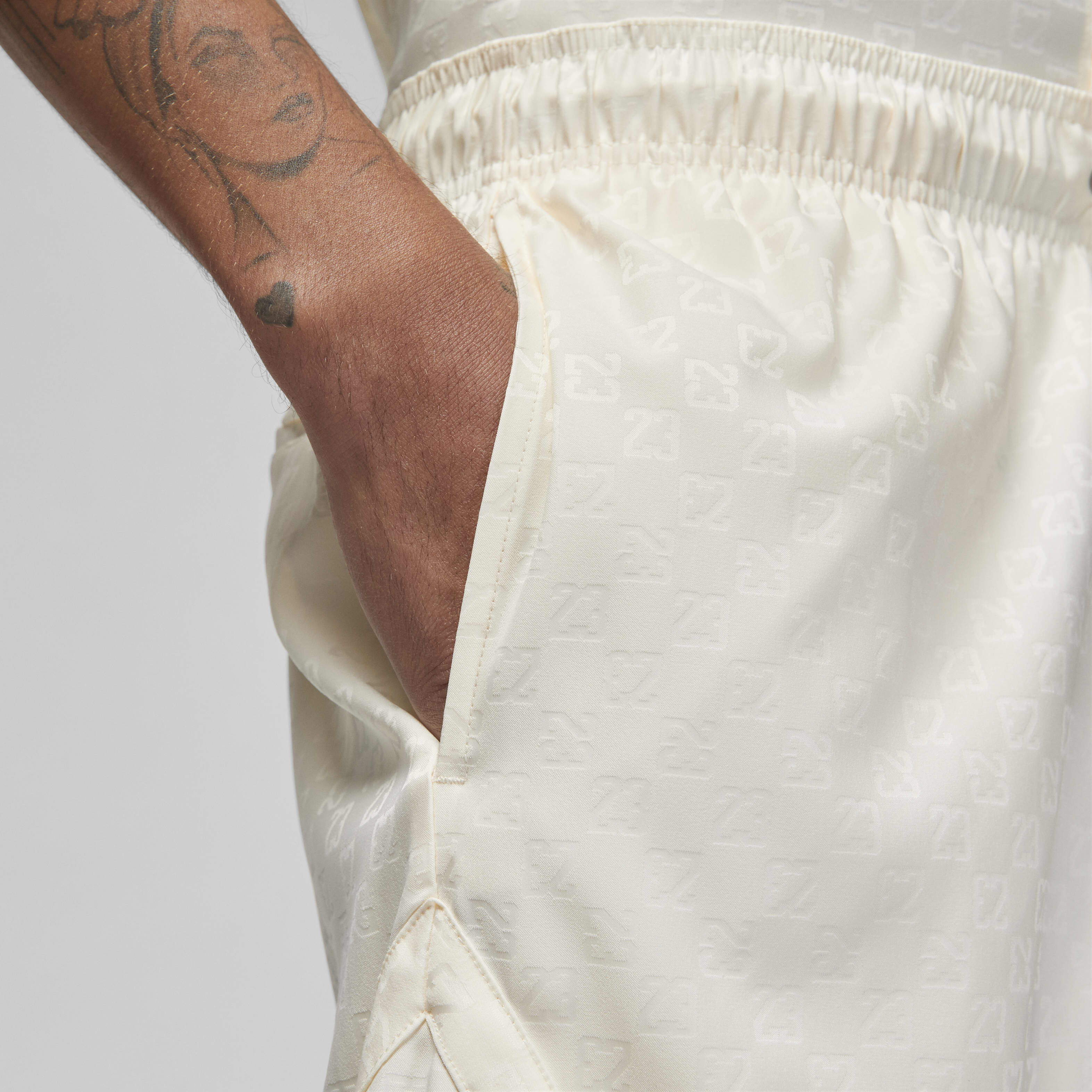 Jordan Essentials image number 3