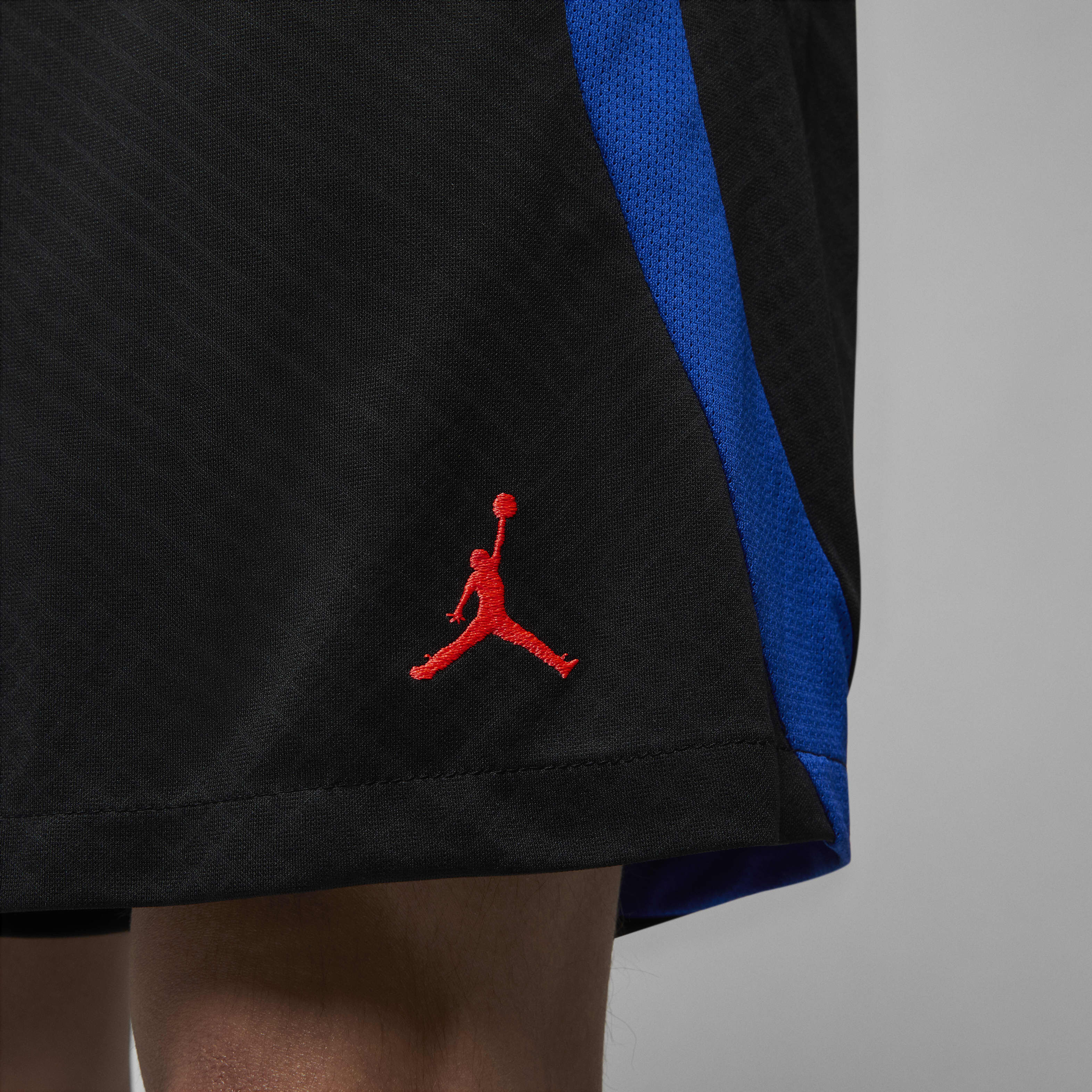 Paris Saint-Germain Strike Away image number 4