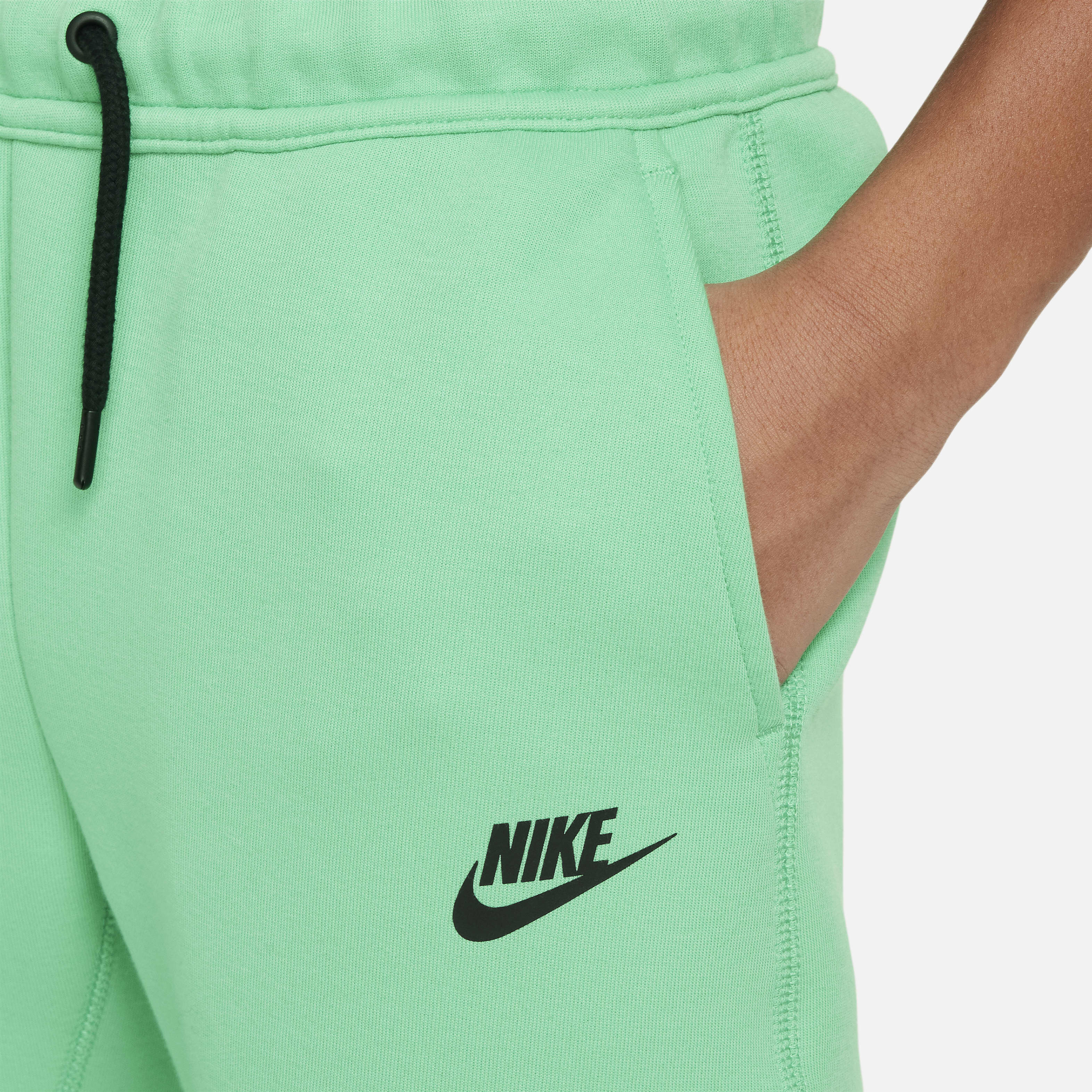 Nike Sportswear Tech Fleece image number 2