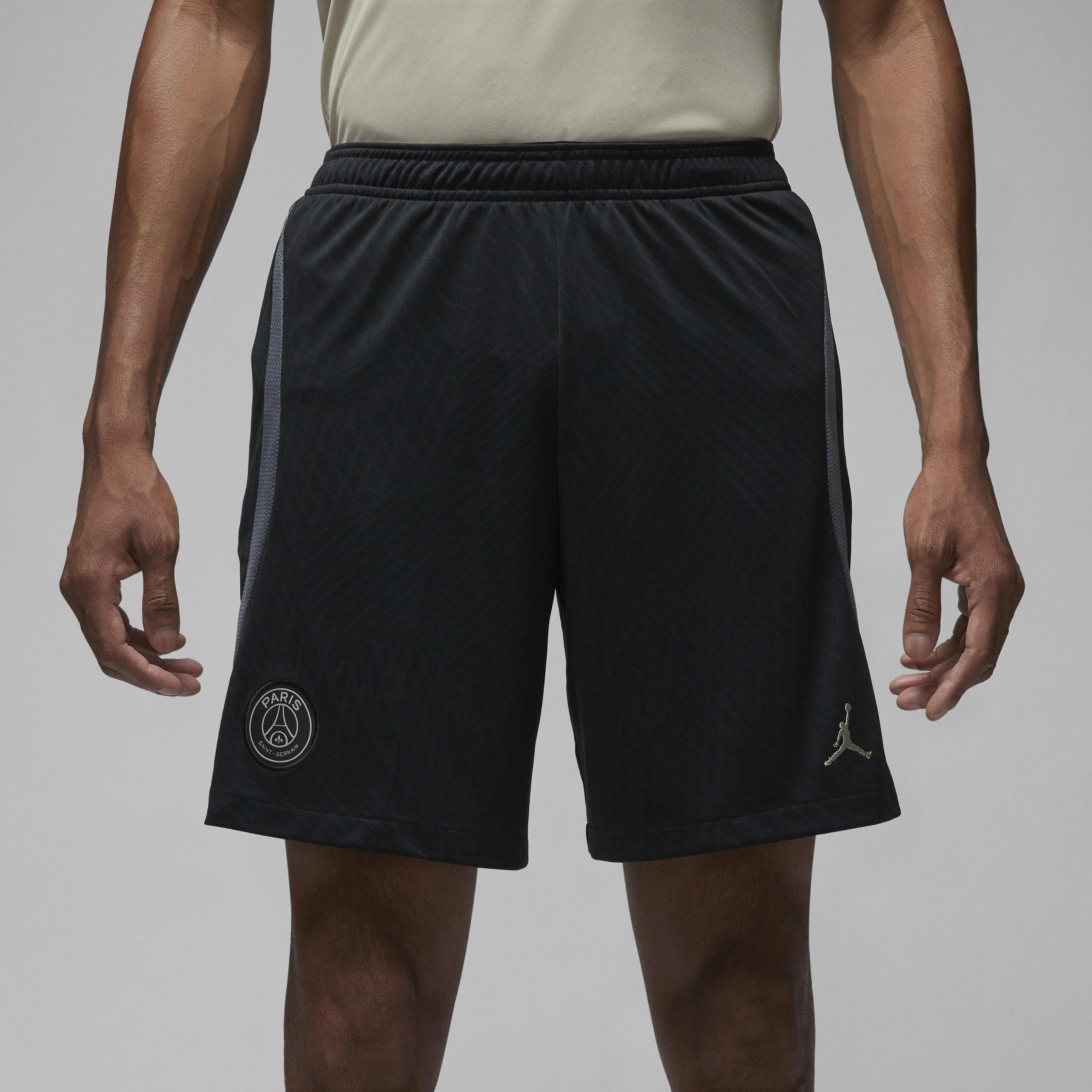 Paris Saint-Germain Strike Third image number 1