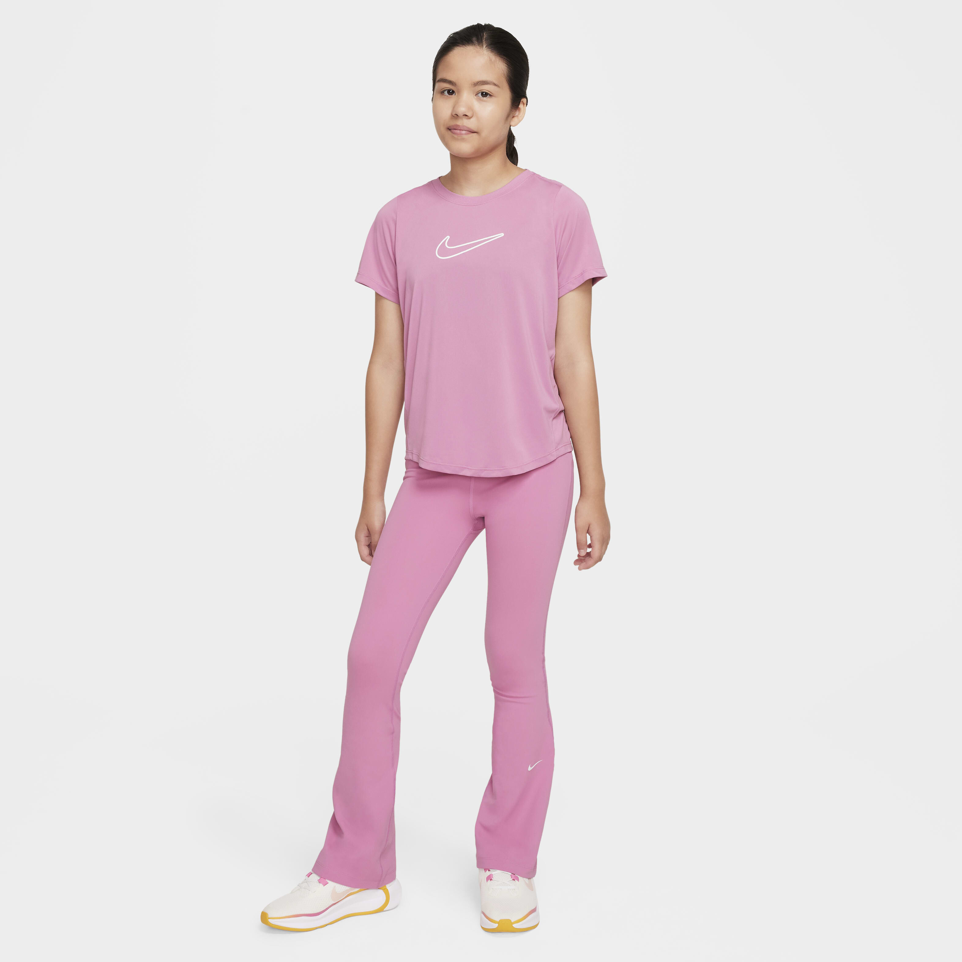 نايكي ون فيتد image number 3