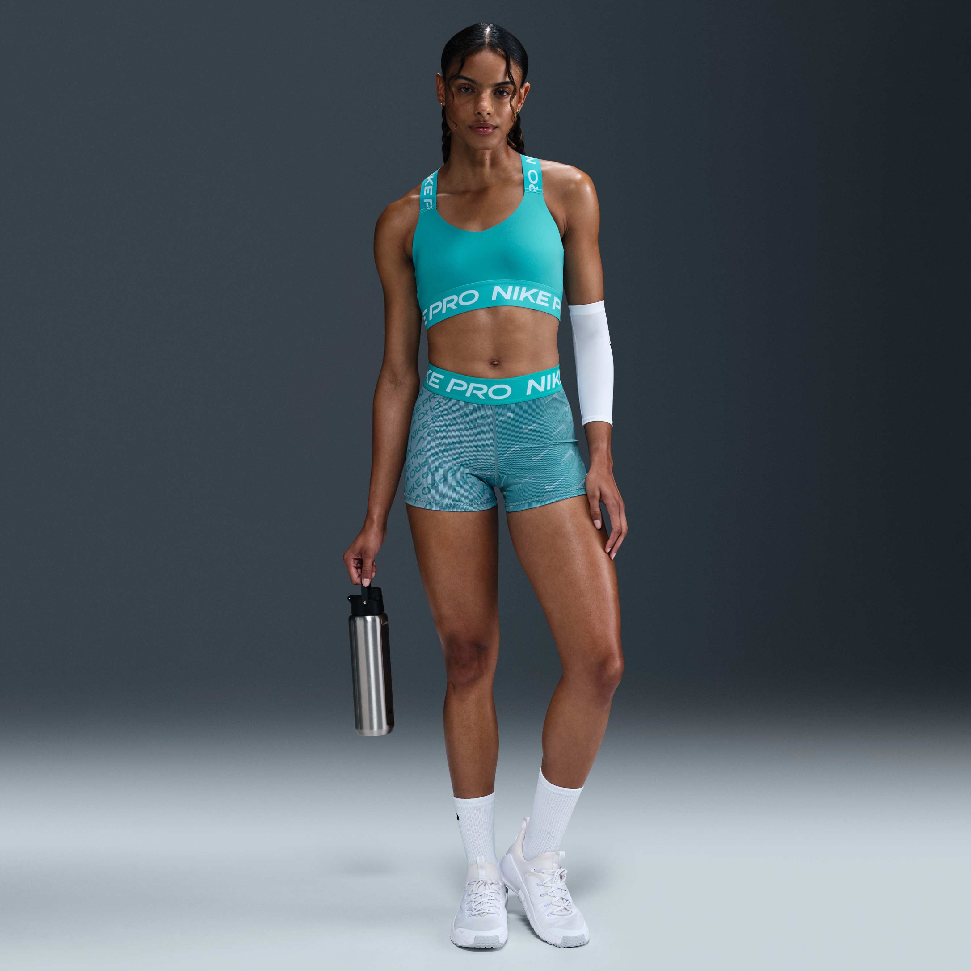 Nike Pro image number 3